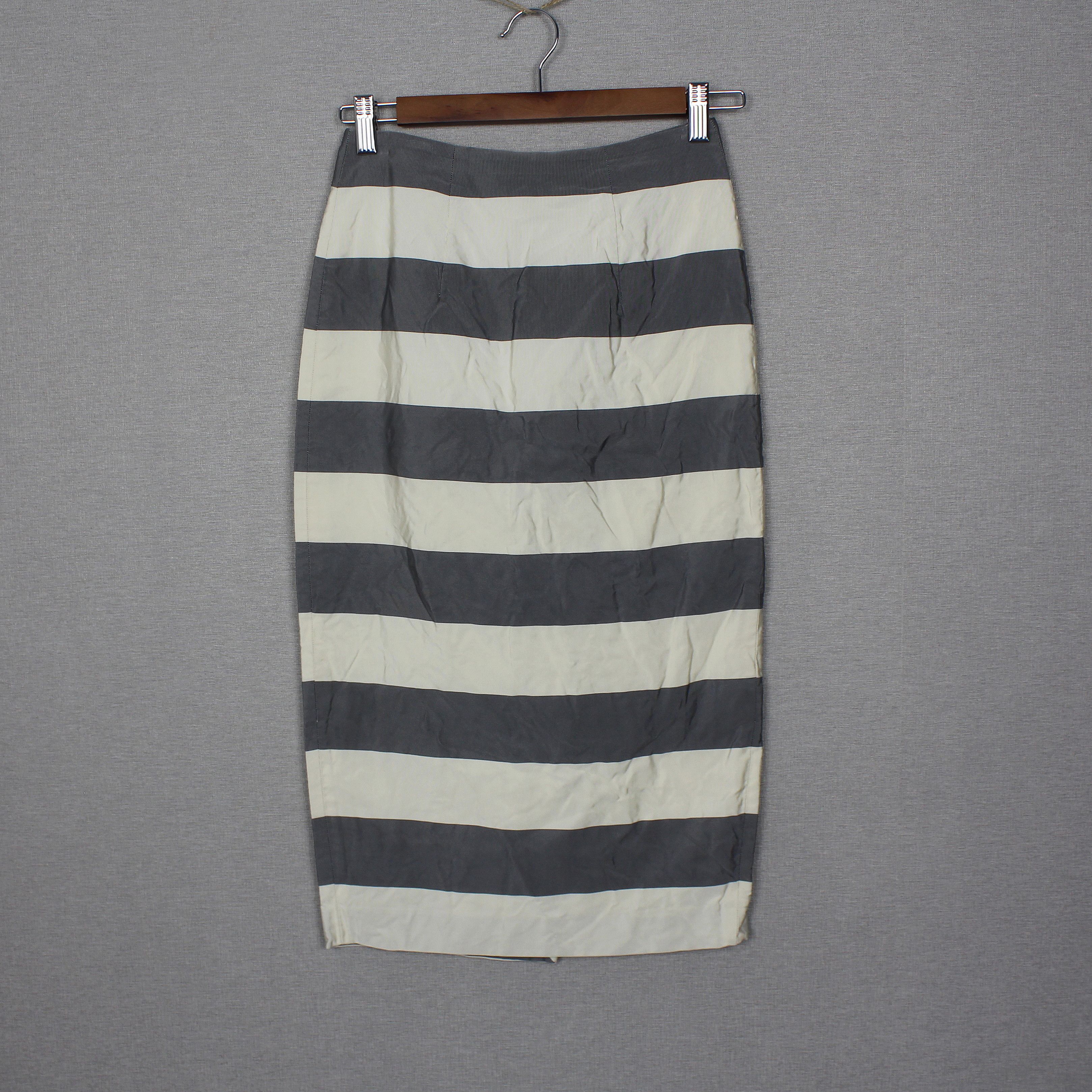 Burberry London Skirt Striped Gray Beige Size US 4 UK 6