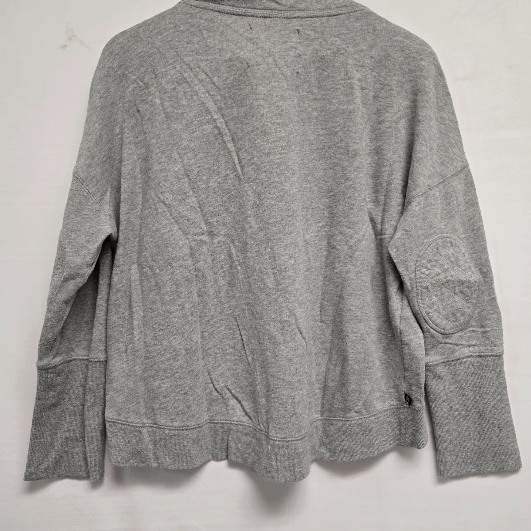 Victoria's Secret Victoria's Secret Supermodel Essentials Gray Button Cowl Neck Sweatshirt S Women Shirt/ Sweatshirt (Regular) Gray Size S / US 4 / IT 40 - 6 Thumbnail