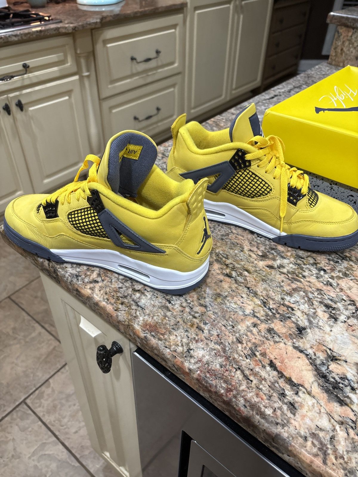 Jordan Brand Jordan 4 Retro Lightning Size US 10 / EU 43 - 3 Thumbnail