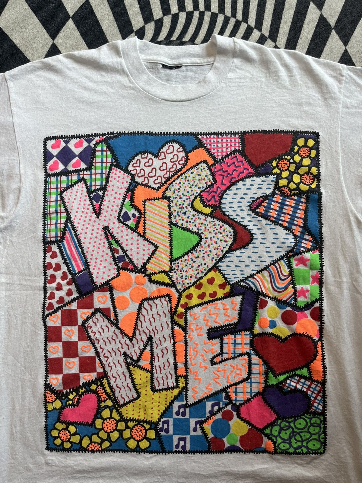 Arts & Science Vintage KISS ME Pop Art Patchwork style 80’s-90’s Tshirt Size US XL / EU 56 / 4 - 5 Thumbnail