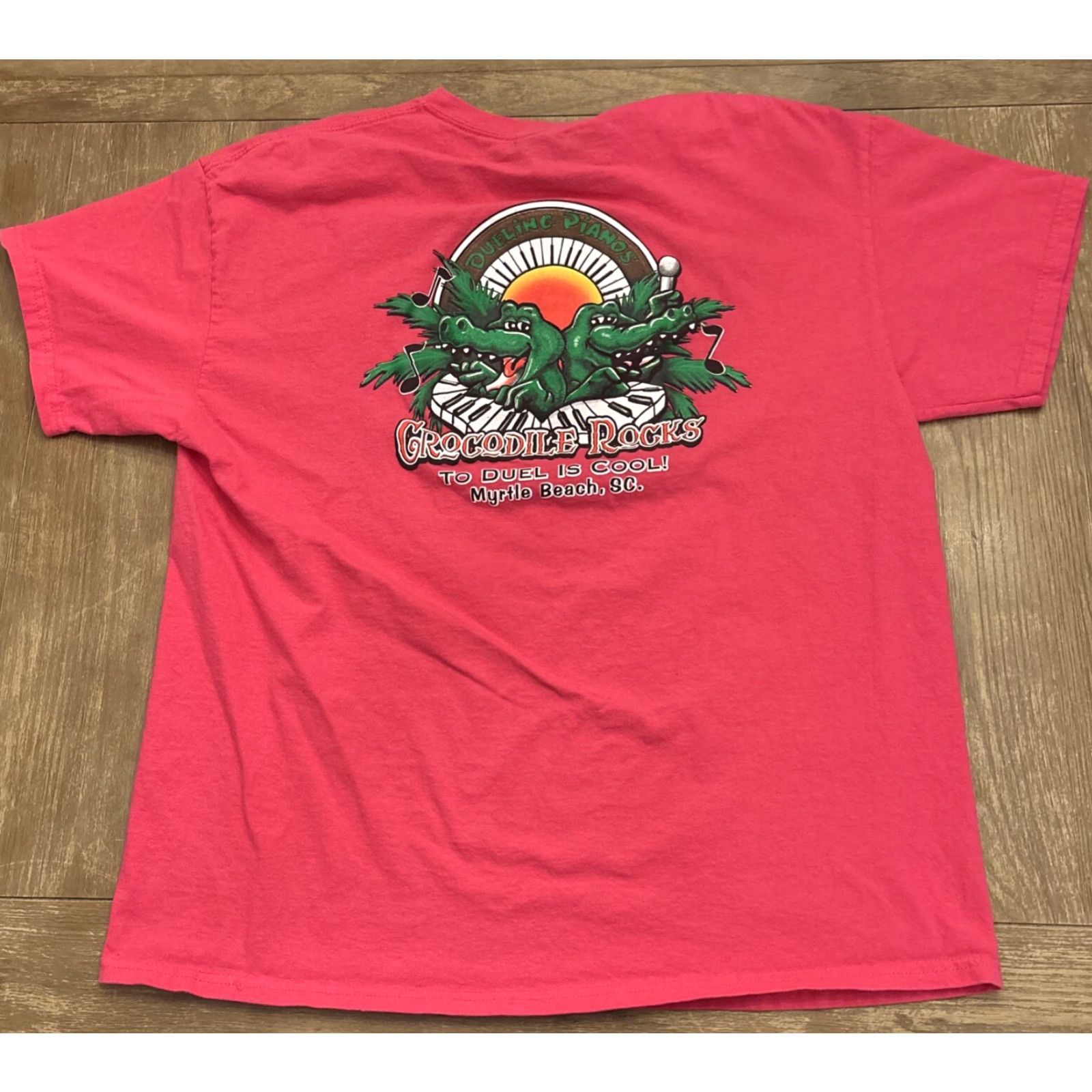 Pinko VINTAGE CROCODILE ROCKS DUELING PIANOS BAR MYRTLE BEACH SC T-Shirt XL Pink Mens Size US XL / EU 56 / 4 - 3 Thumbnail