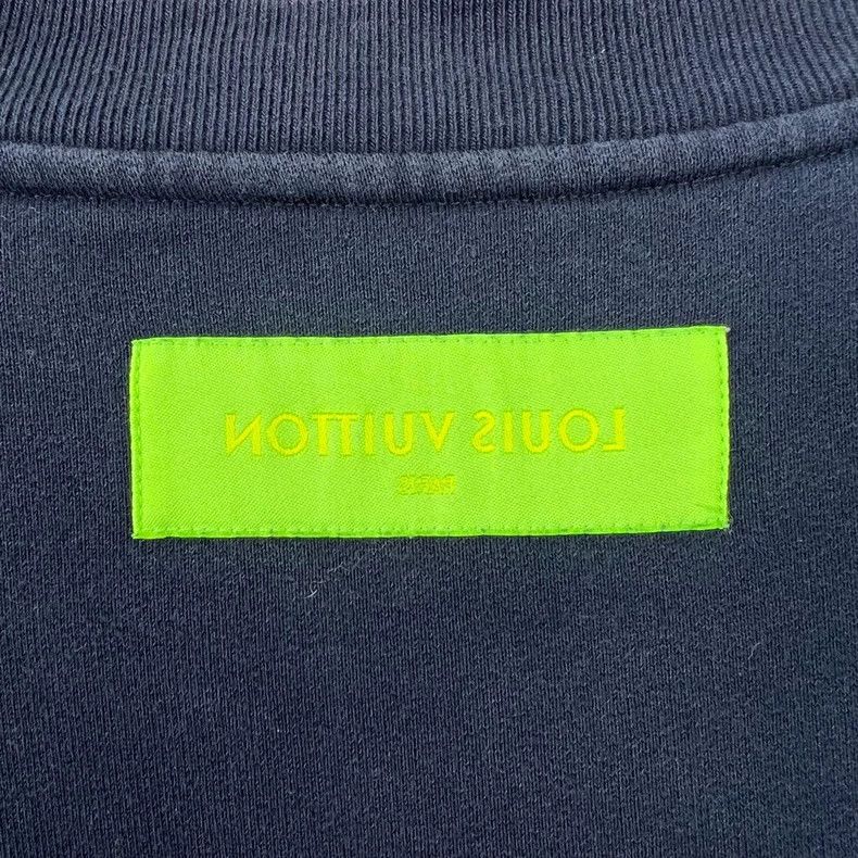 Louis Vuitton Louis Vuitton size 4l Blue logo flocked letter sweatshirt Size US M / EU 48-50 / 2 - 7 Thumbnail