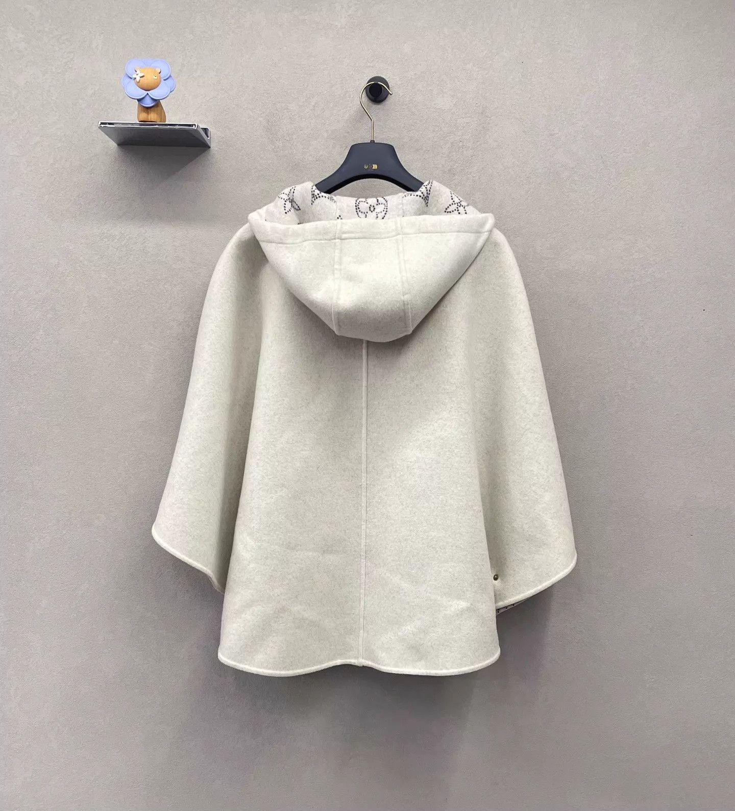Louis Vuitton LV hooded double-faced capes Size ONE SIZE - 5 Thumbnail