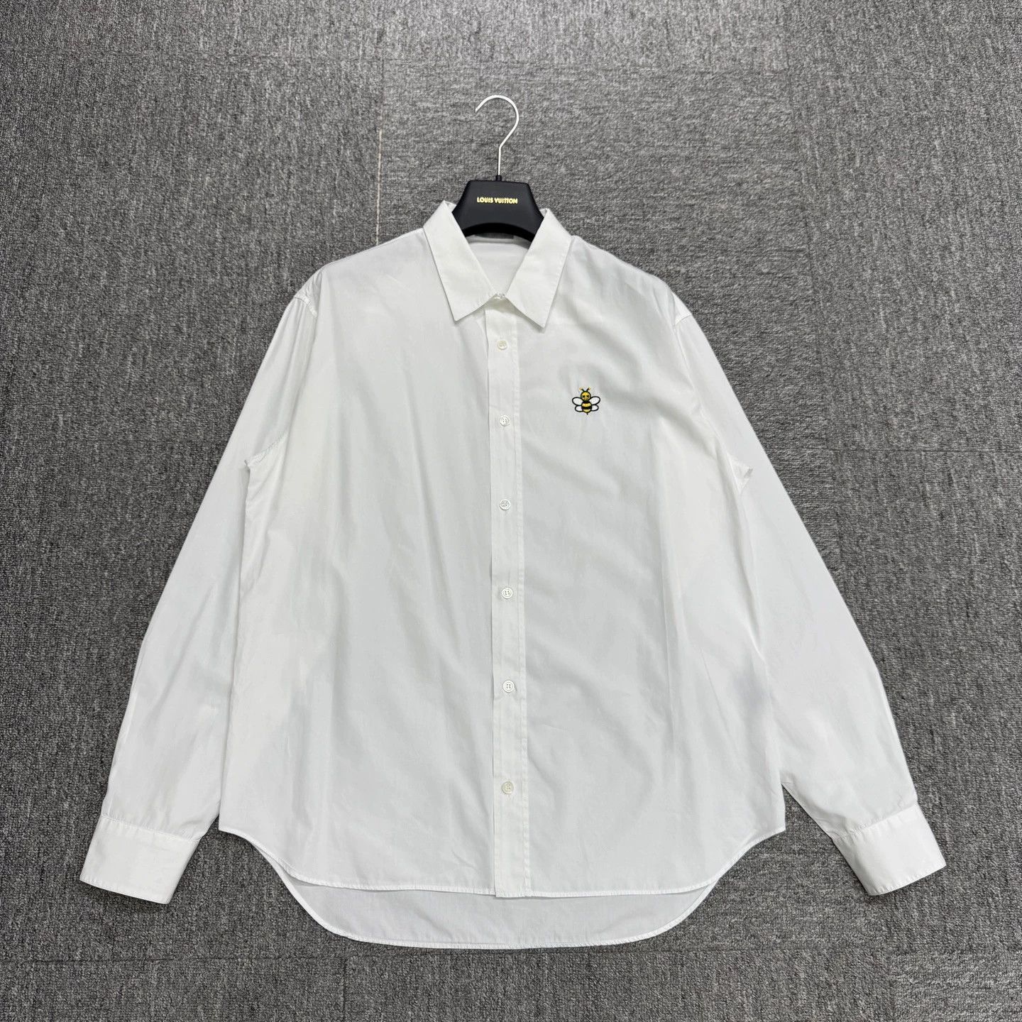Dior White Long-Sleeve Button-Up Shirt with Bee Embroidery Size US S / EU 44-46 / 1 - 1 Thumbnail