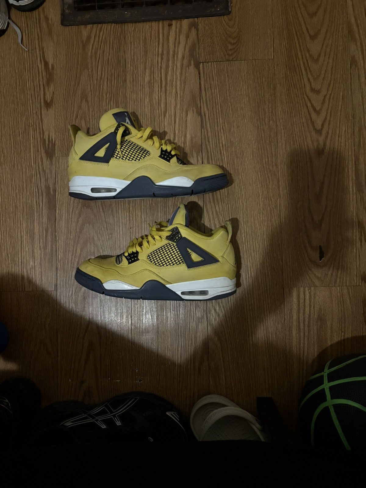 Jordan Brand Jordan 4 Lightning Size US 11 / EU 44 - 3 Thumbnail