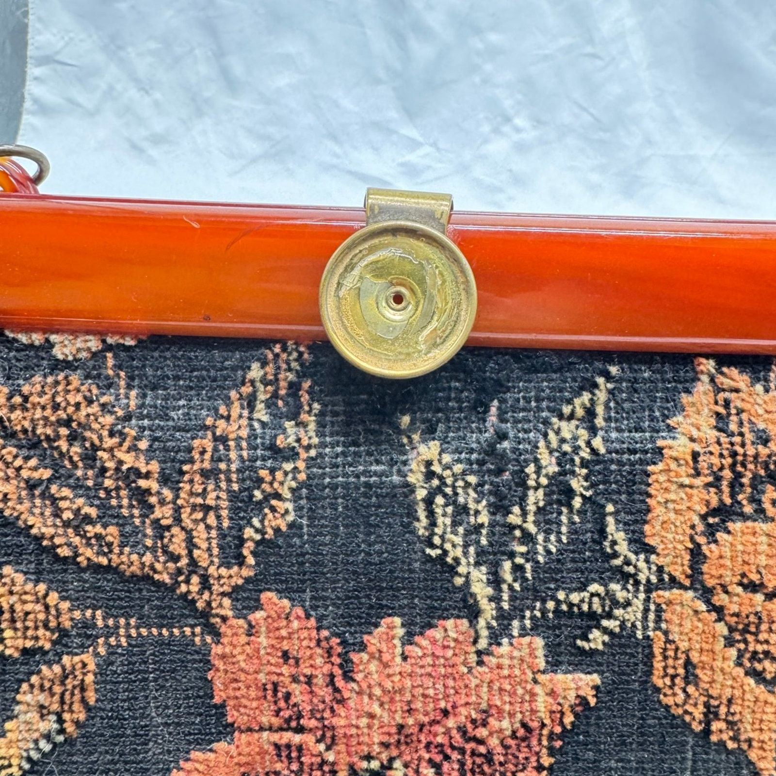 NBDN Nobrandedon VTG tapestry and lucite carpet bag Size ONE SIZE - 9 Thumbnail