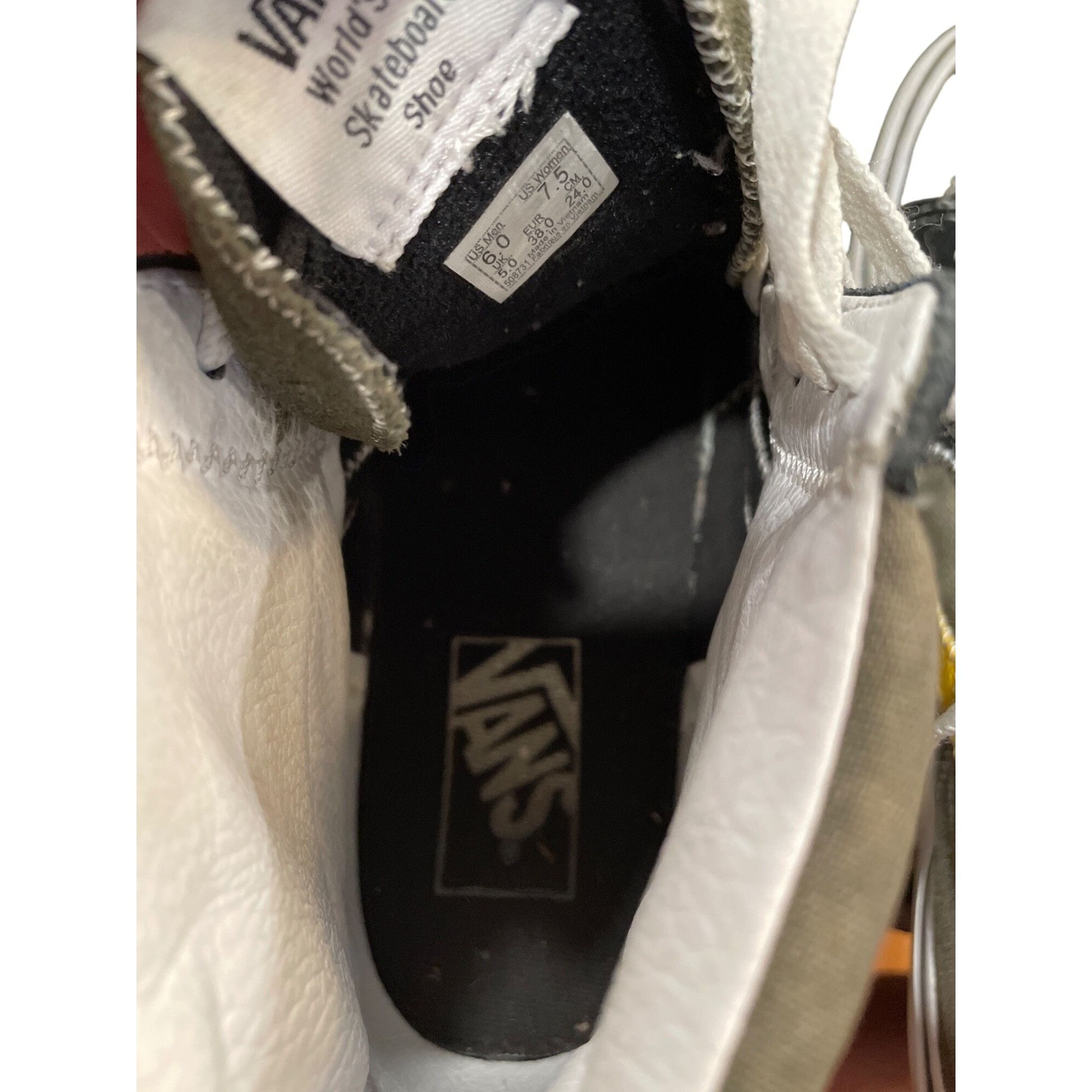 Vans Vans wms multi colored high top skaters shoes sneakers sz 7. Size US 7.5 / IT 37.5 - 8 Thumbnail
