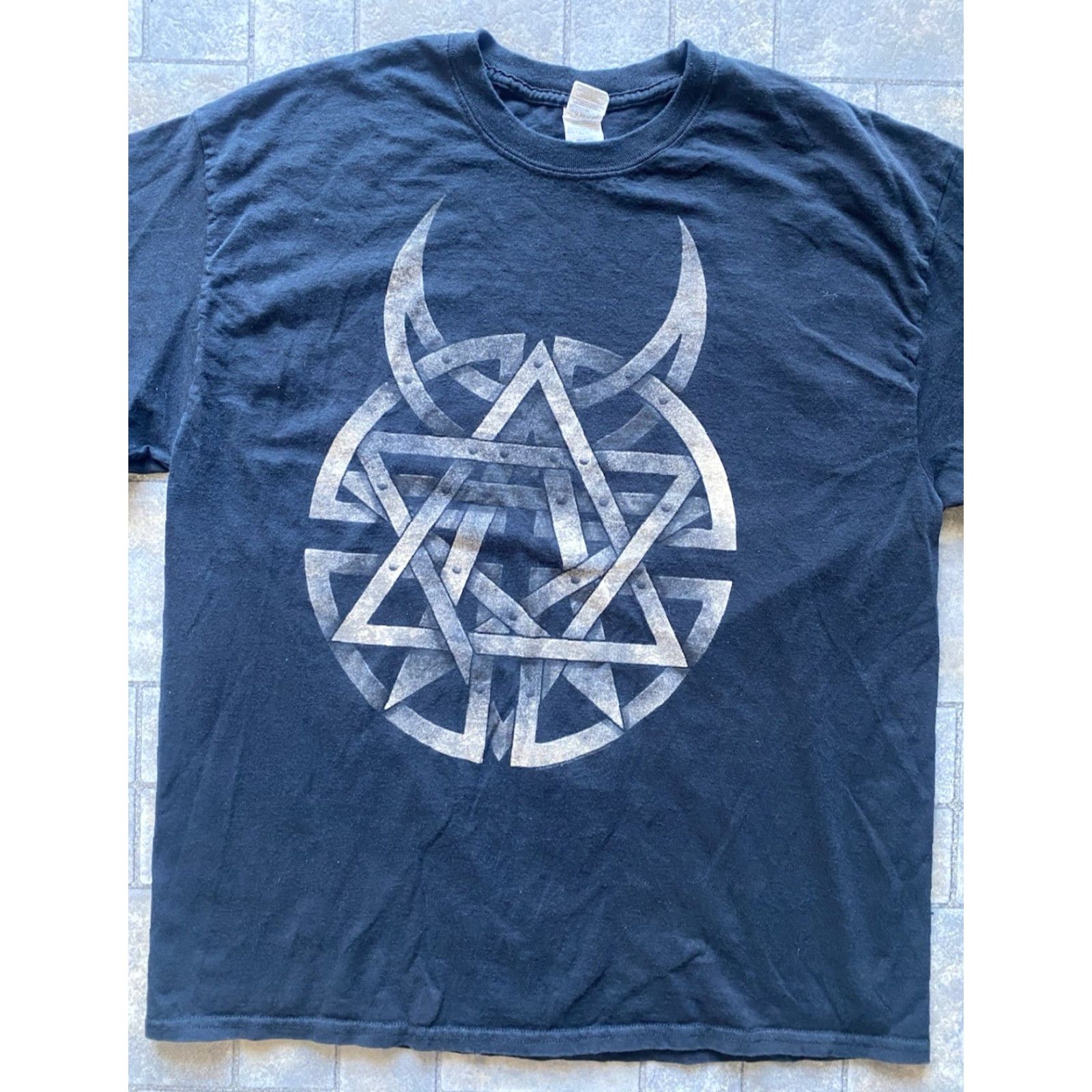 Gildan VINTAGE Disturbed 2016 Long Sleeve Black T-Shirt XL Gildan Unisex Adults Heavy Metal Rock Concert Graphic Print Size US XL / EU 56 / 4 - 4 Thumbnail