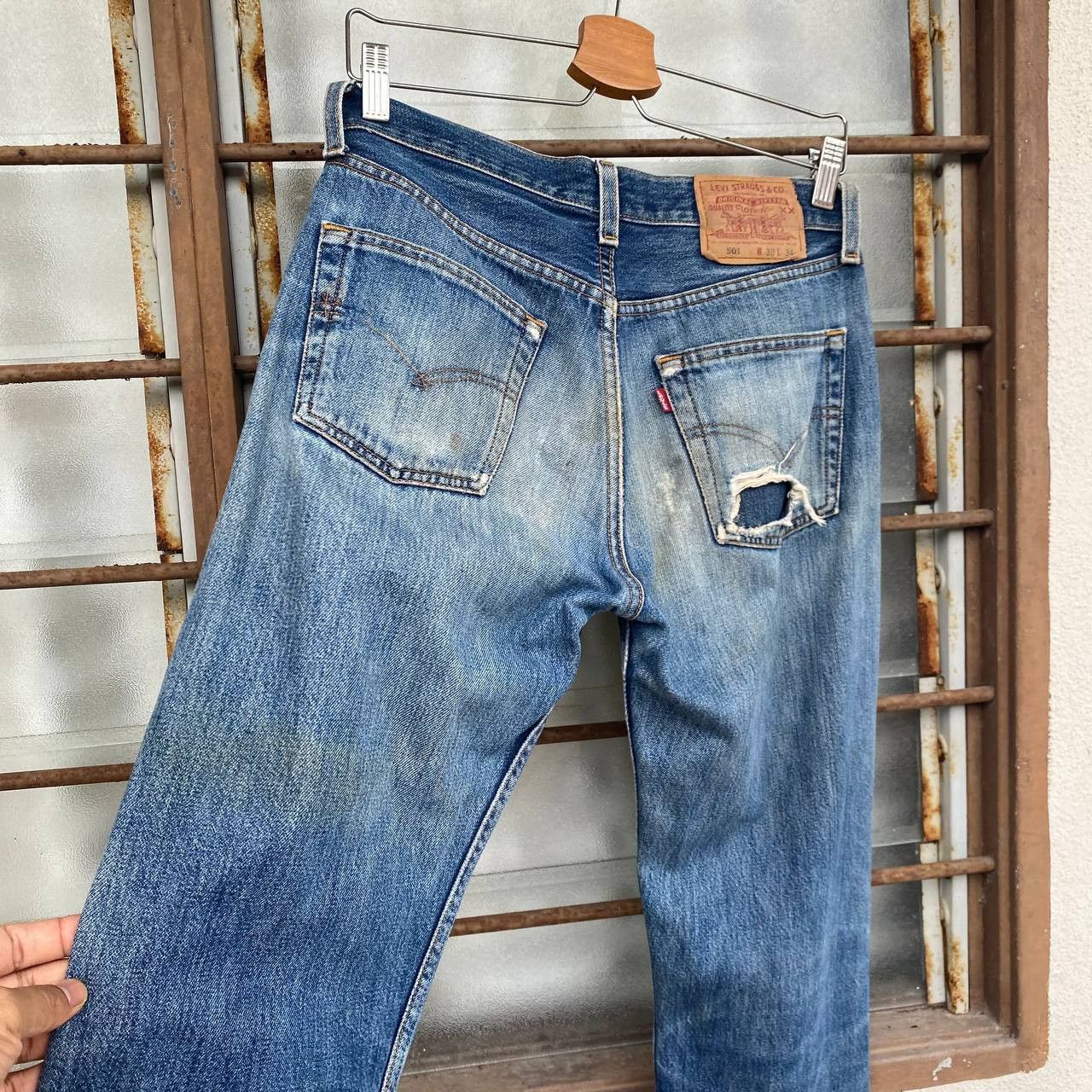 Levi's Vintage Clothing × Vintage VINTAGE LEVIS 501 DISTRESSED DIRTY JEAN KURT COBAIN BJ07-07 Size US 29 - 8 Thumbnail