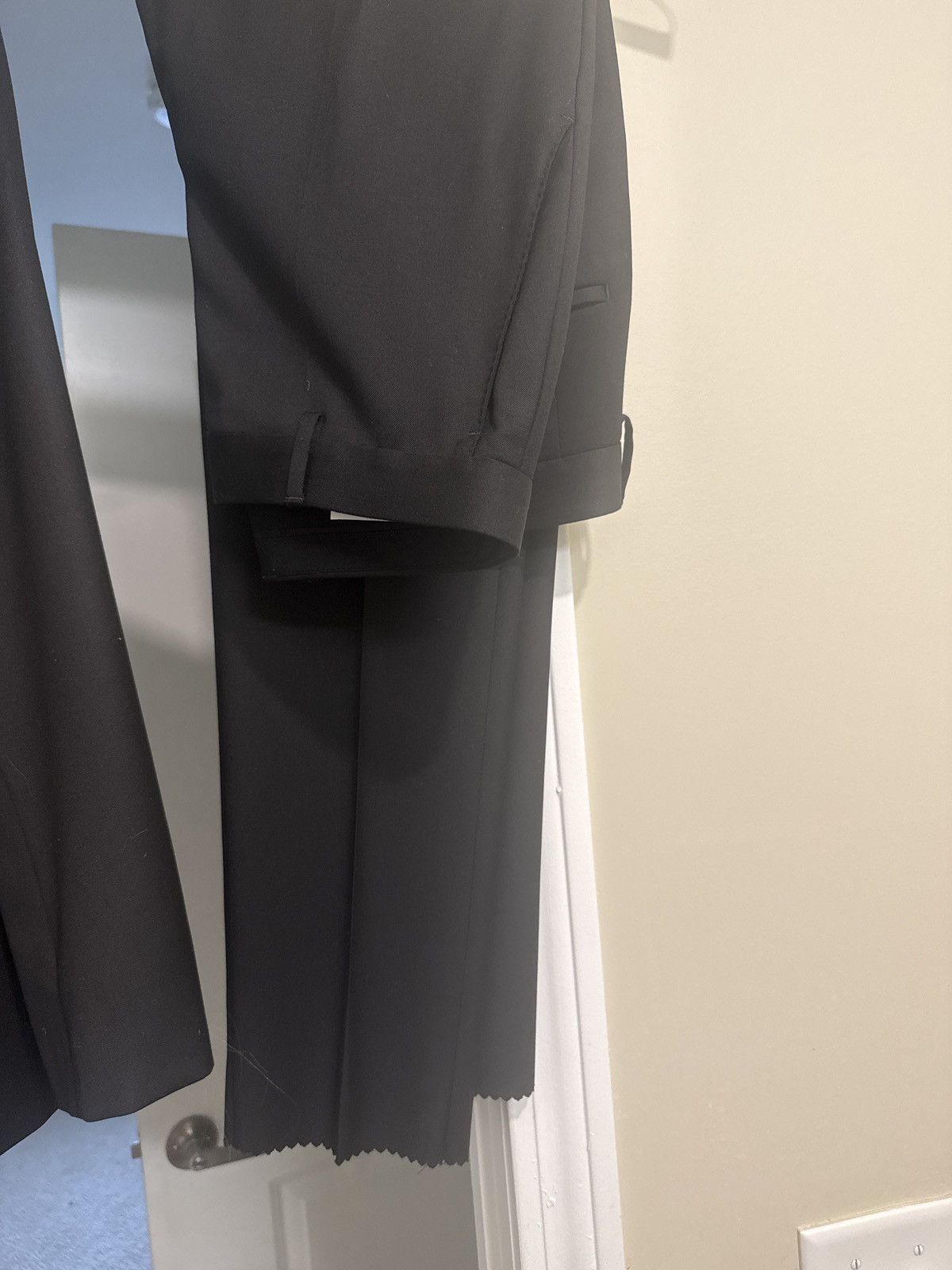 Hugo Boss Two piece slim fit Hugo Boss suit. 38r 30w Size 38R - 2 Thumbnail