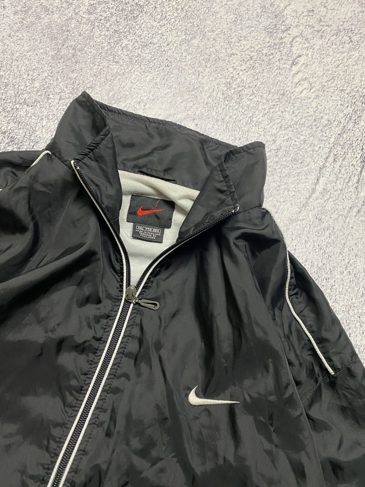 Nike Vintage Y2K Black Nylon Jacket Windbreaker Swoosh Logo