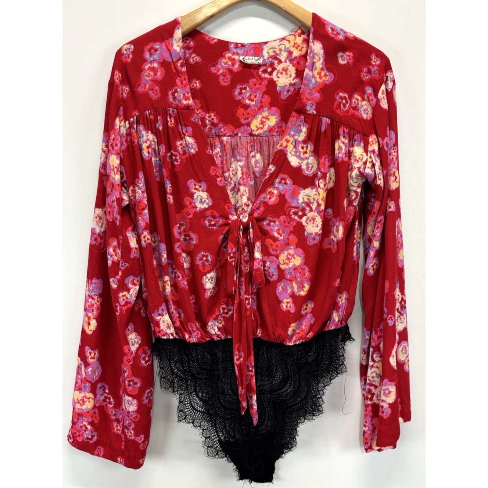 Free People Free People Bodysuit Bell Sleeve Red Floral L Womens Size L / US 10 / IT 46 - 2 Thumbnail