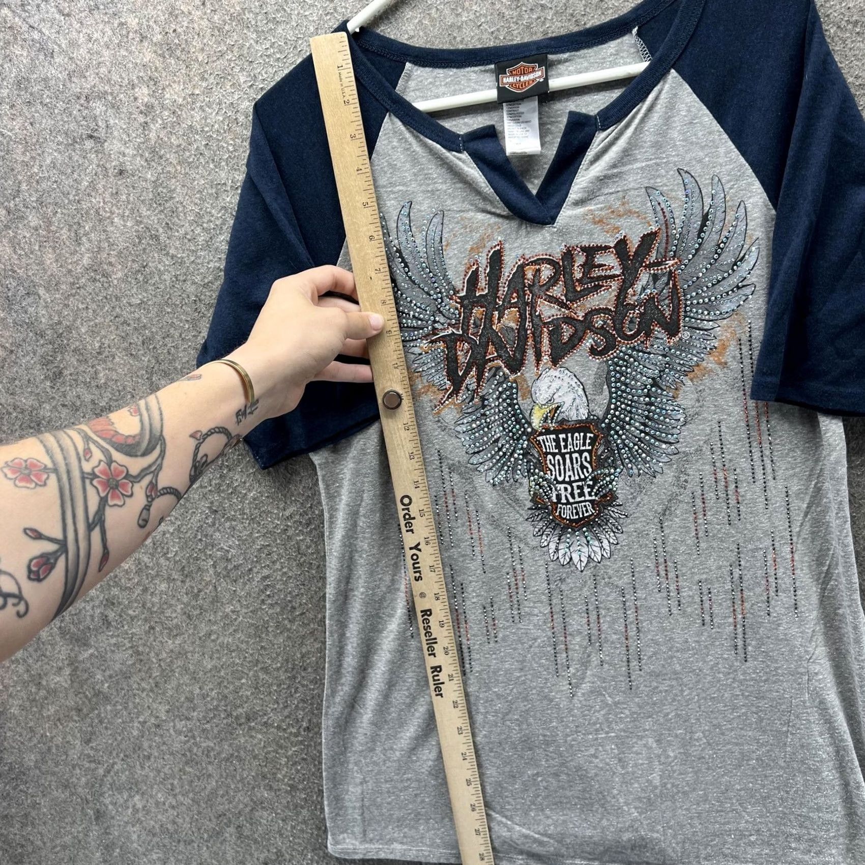 Harley Davidson VINTAGE Harley-Davidson Shirt Womens XL Gray Blue Raglan Rhinestone Eagle Graphic Size XL / US 12-14 / IT 48-50 - 7 Thumbnail