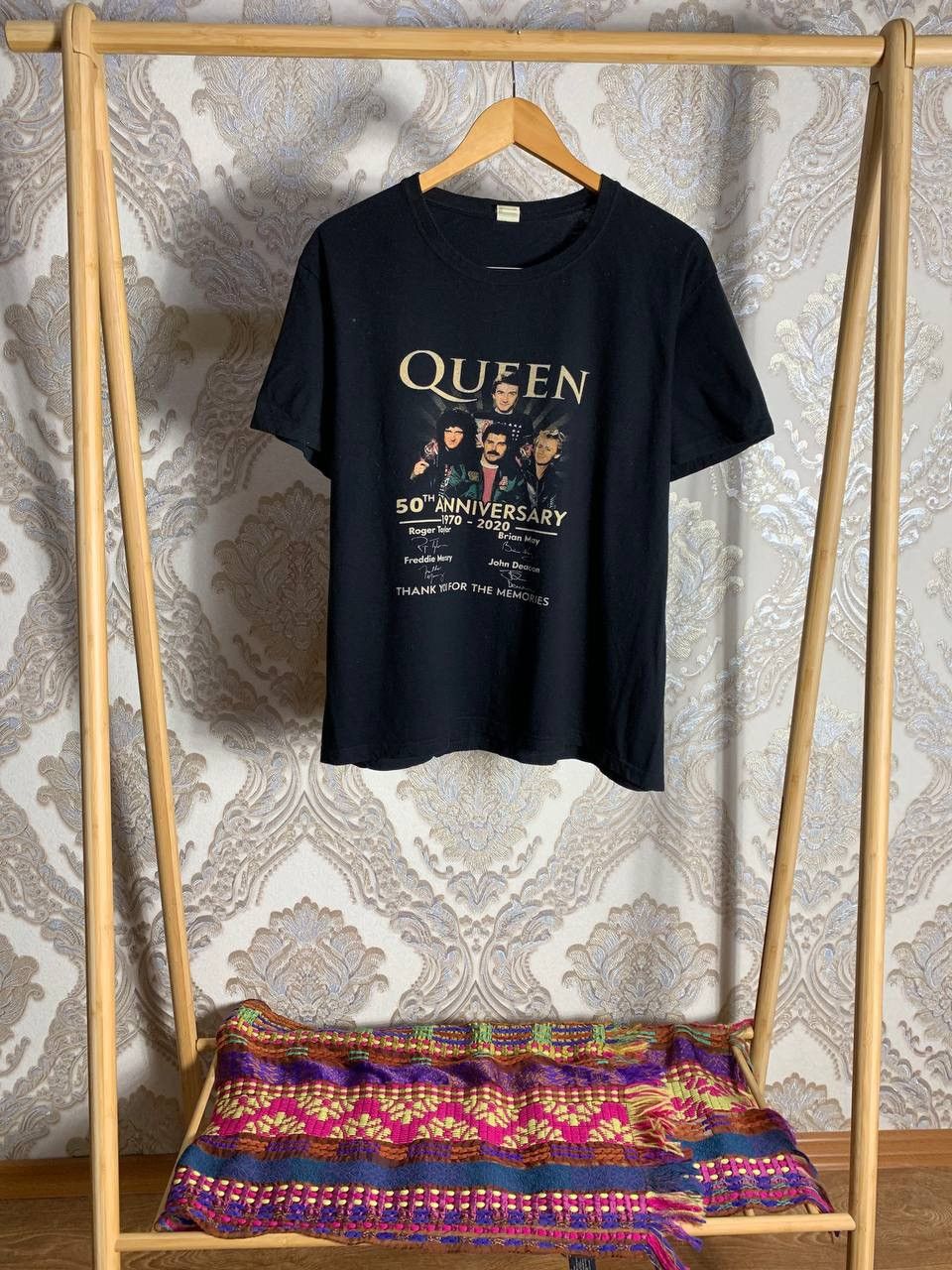 Band Tees VINTAGE THE QUEEN WORLD TOUR ROCK T-SHIRT METAL RETRO 90s Size US L / EU 52-54 / 3 - 1 Thumbnail
