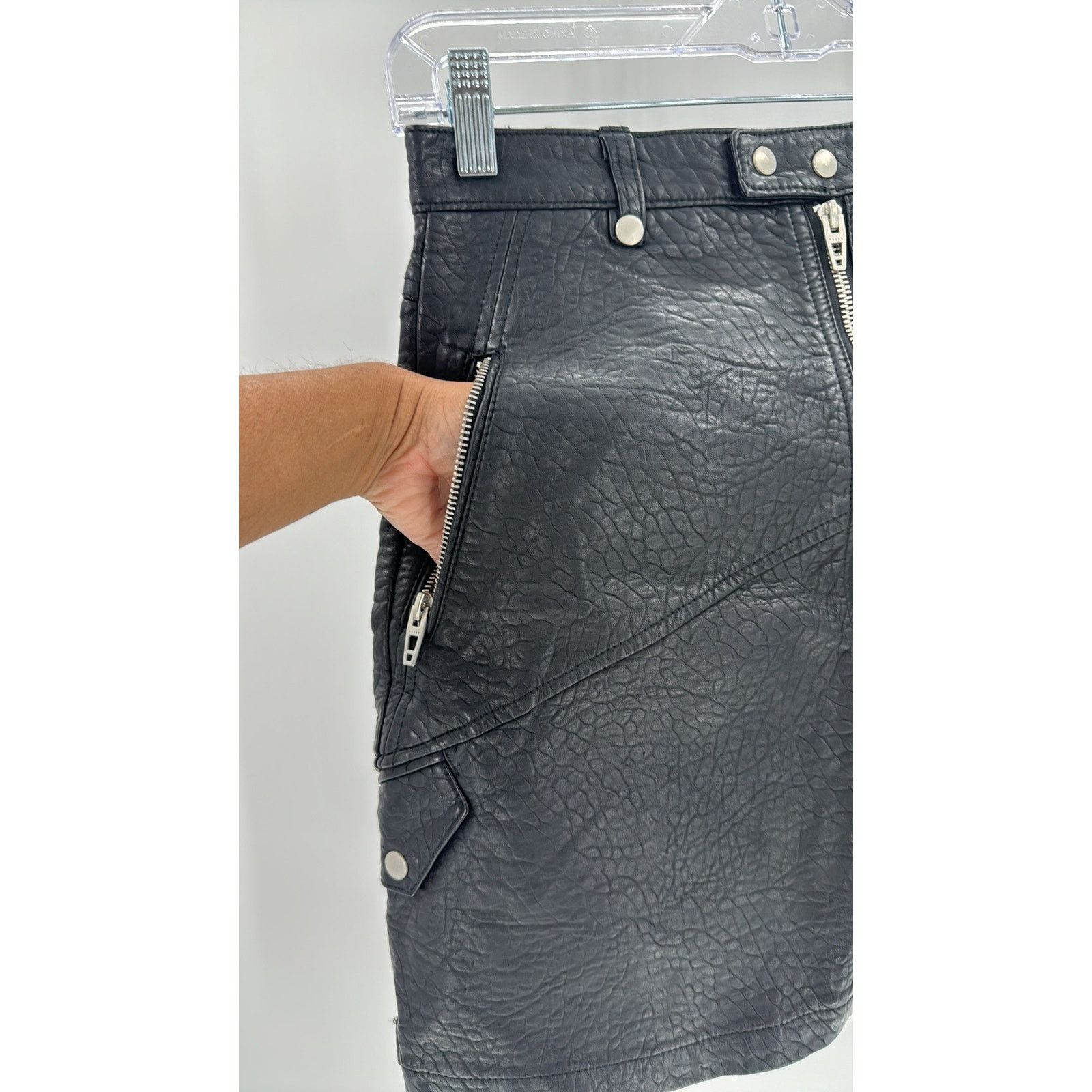 BLANKNYC BlankNYC FAUX LEATHER zipper accents rocker date night sz 27 Size 27" / US 4 / IT 40 - 4 Thumbnail