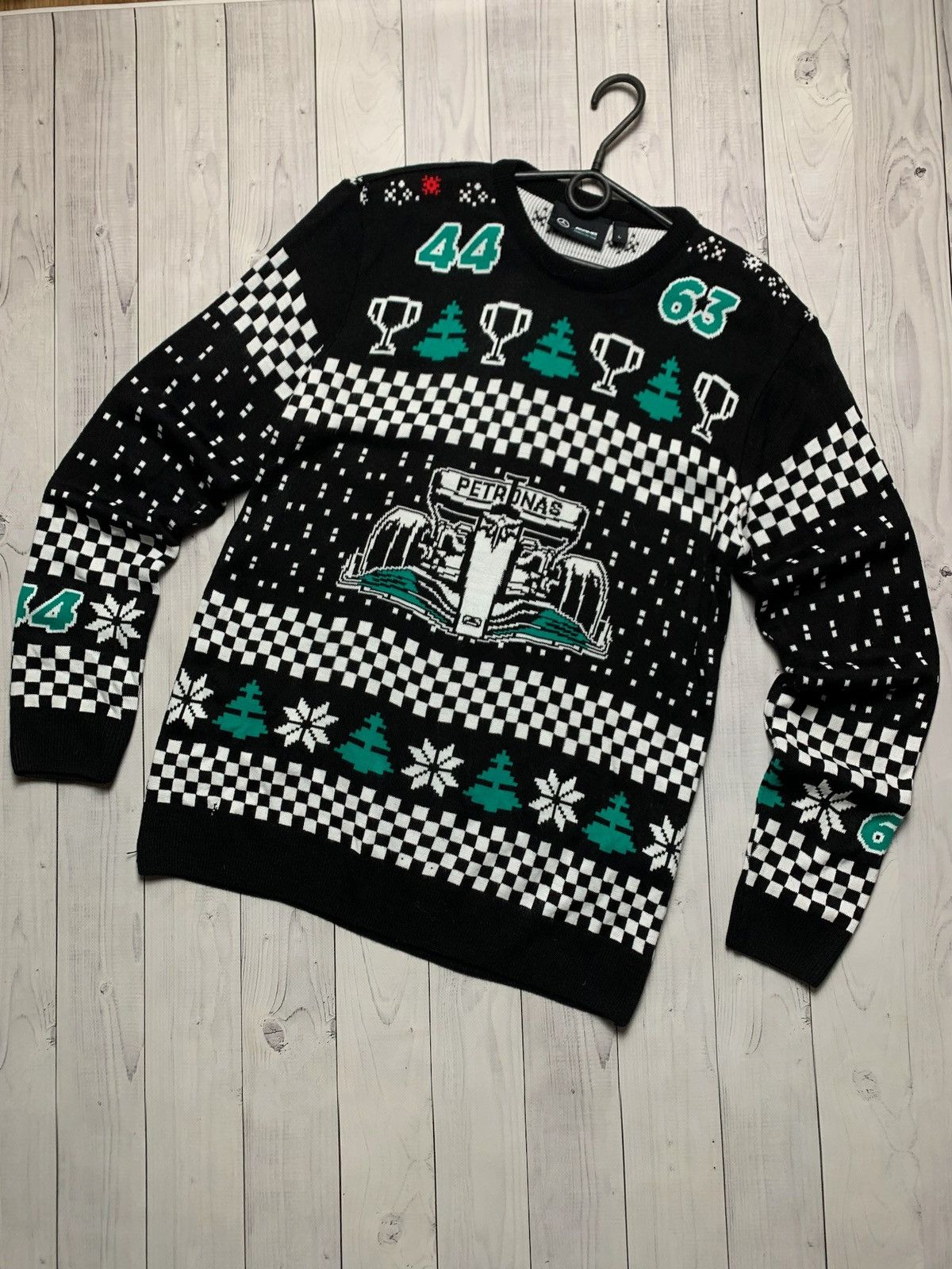 Mercedes-Benz Racing Mercedes Petronas sweater size L logo rare Size US L / EU 52-54 / 3 - 1 Thumbnail