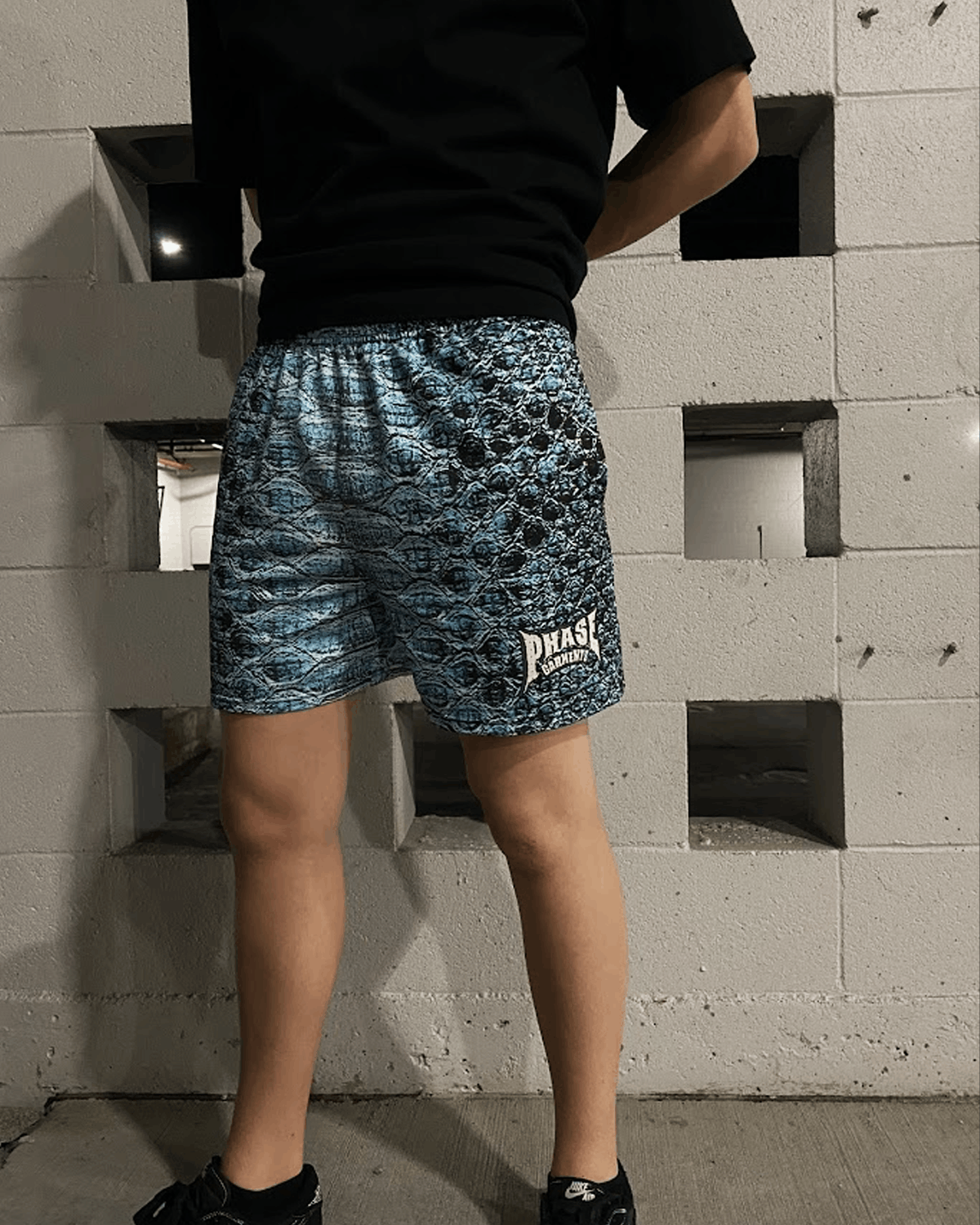 PHASE Garments Blue Snakeskin Shorts Size Medium Size US 30 / EU 46 - 4 Thumbnail