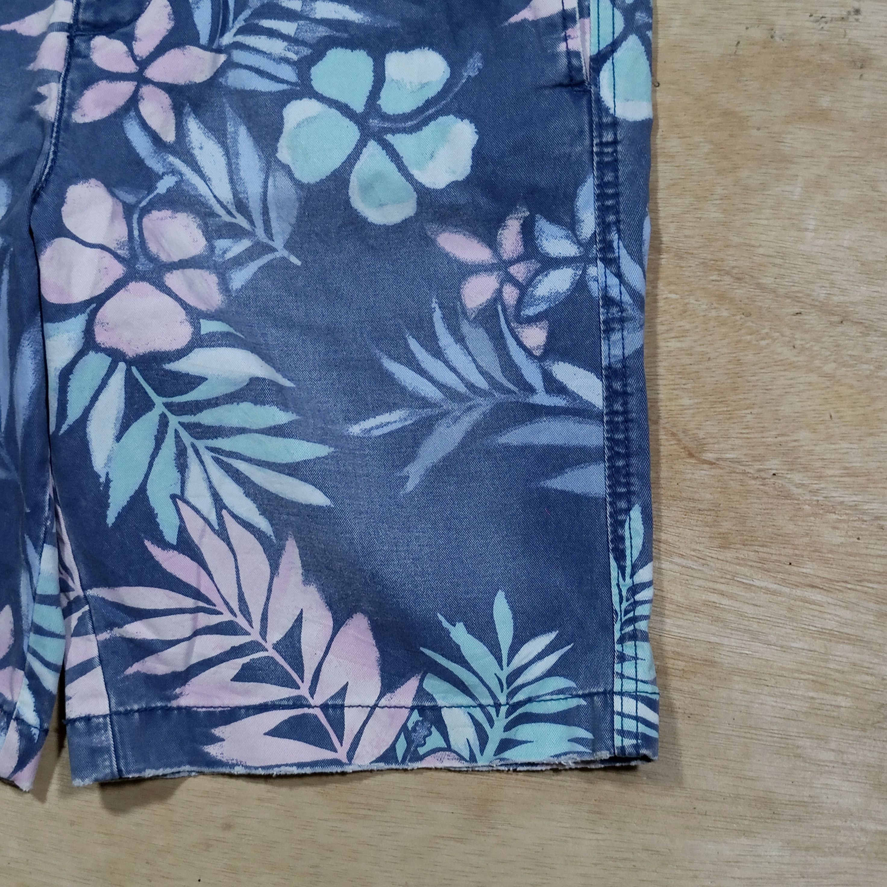 Hollister HOLLISTER Blue Tropical Floral AOP Short Pants Size US 32 / EU 48 - 4 Thumbnail