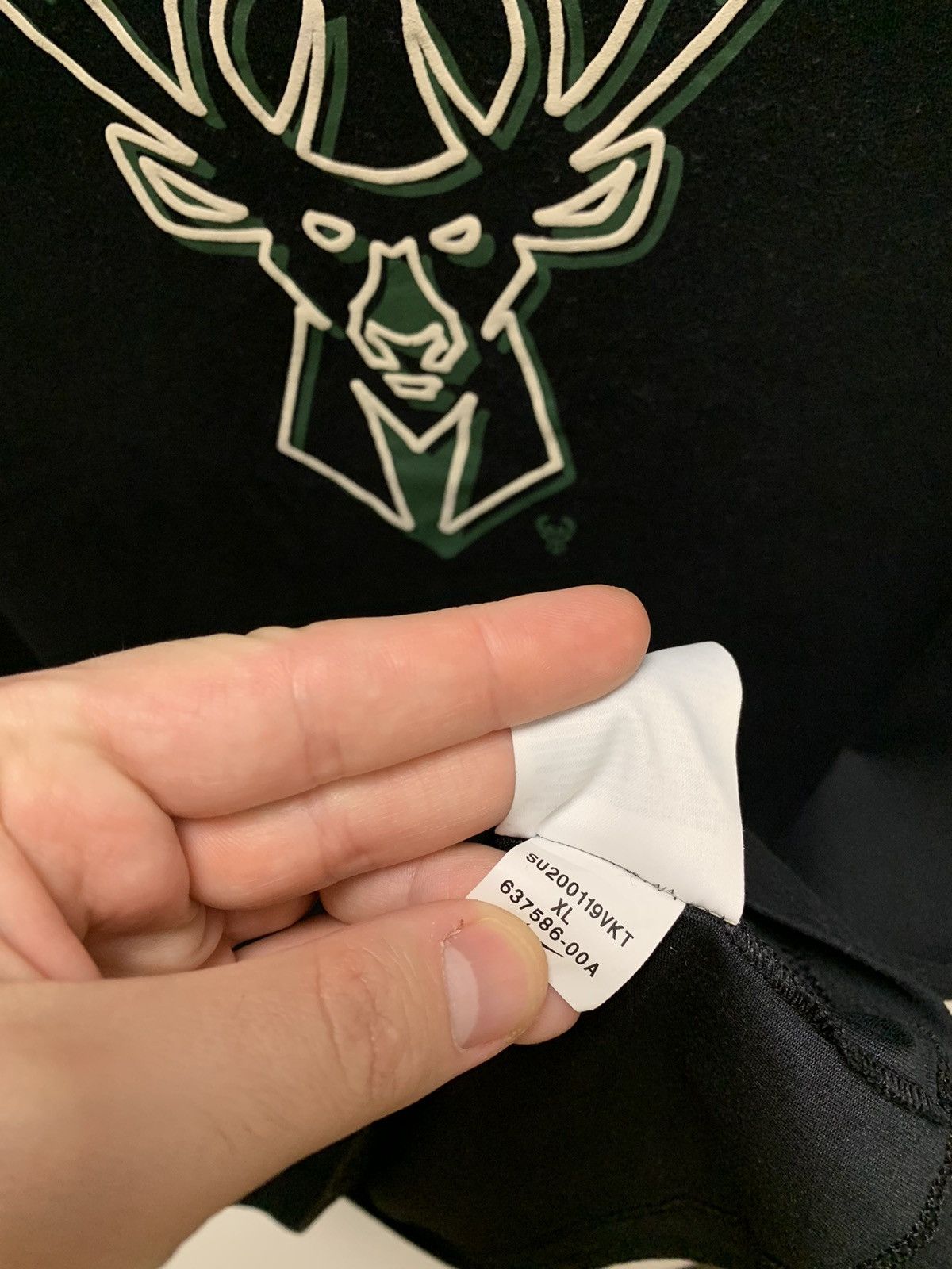 NBA Milwaukee Bucks Nike big logo t-shirt Xl sz Size US XL / EU 56 / 4 - 4 Thumbnail