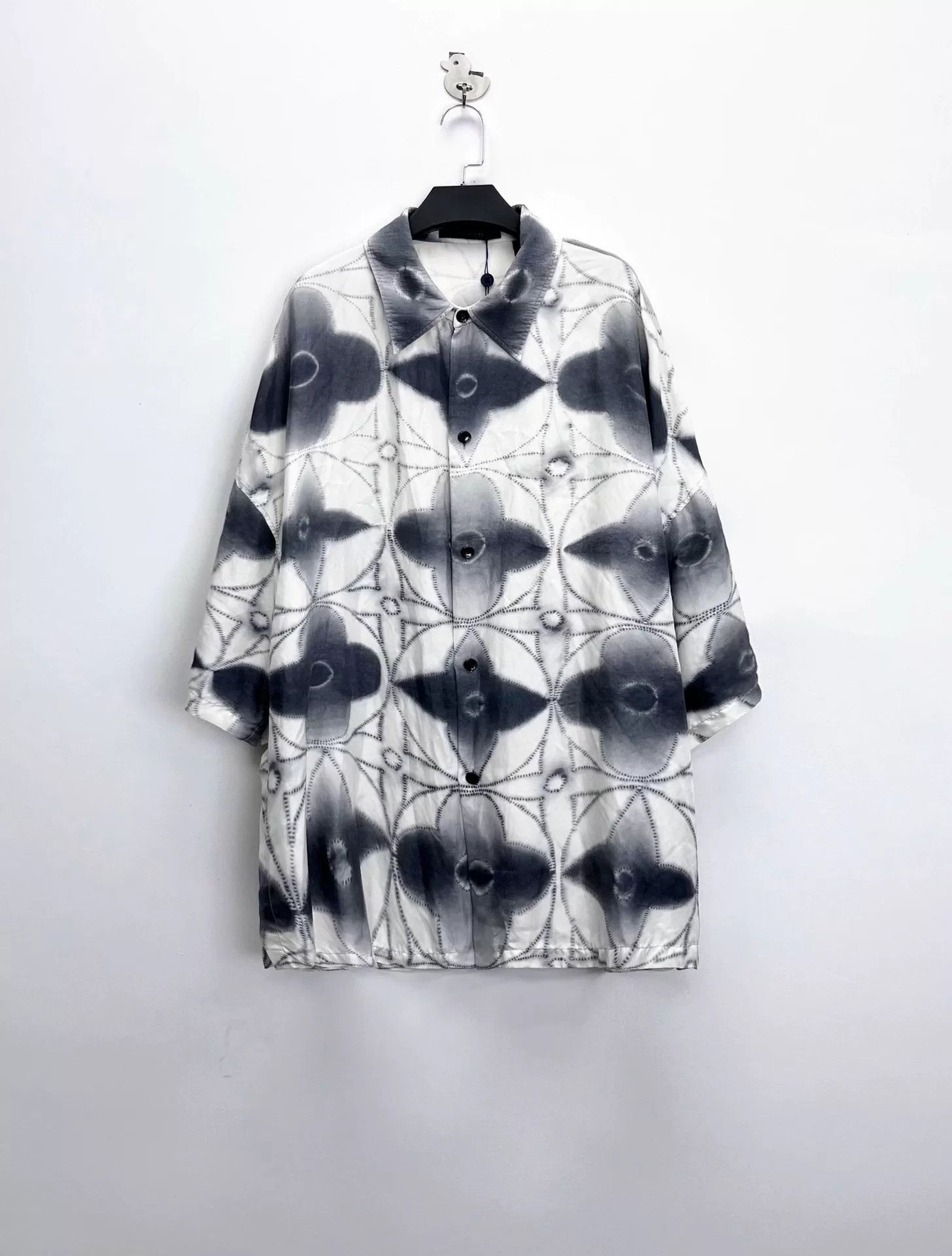 Louis Vuitton Louis Vuitton Black White Ink Tie-Dye Shirt Size US XL / EU 56 / 4 - 1 Thumbnail