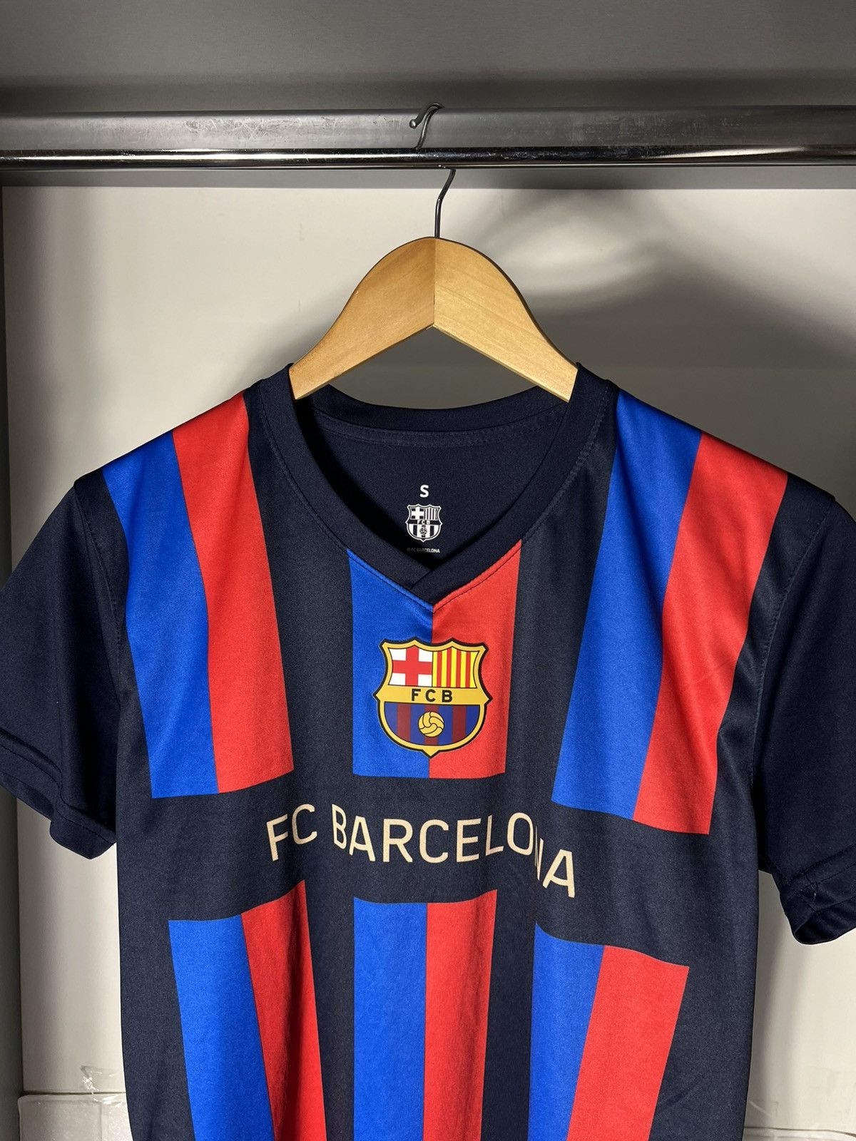 Vintage VERY RARE FC BARCELONA SPAIN SOCCER JERSEY RETRO BLOKE Y2K Size US S / EU 44-46 / 1 - 6 Thumbnail