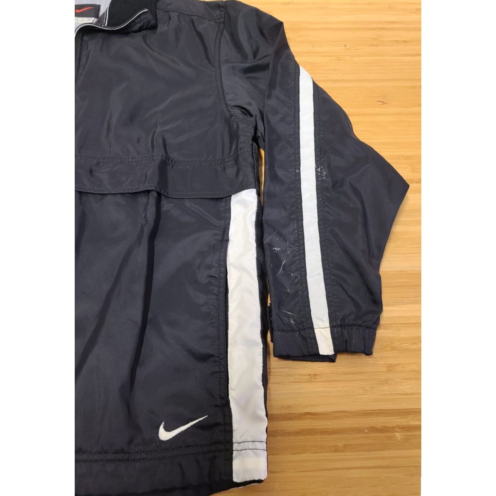 Nike VINTAGE Nike Windbreaker Jacket S Mens Black Nylon Nylon Solid Zip 90s Swoosh 90s Decade Size US S / EU 44-46 / 1 - 2 Thumbnail