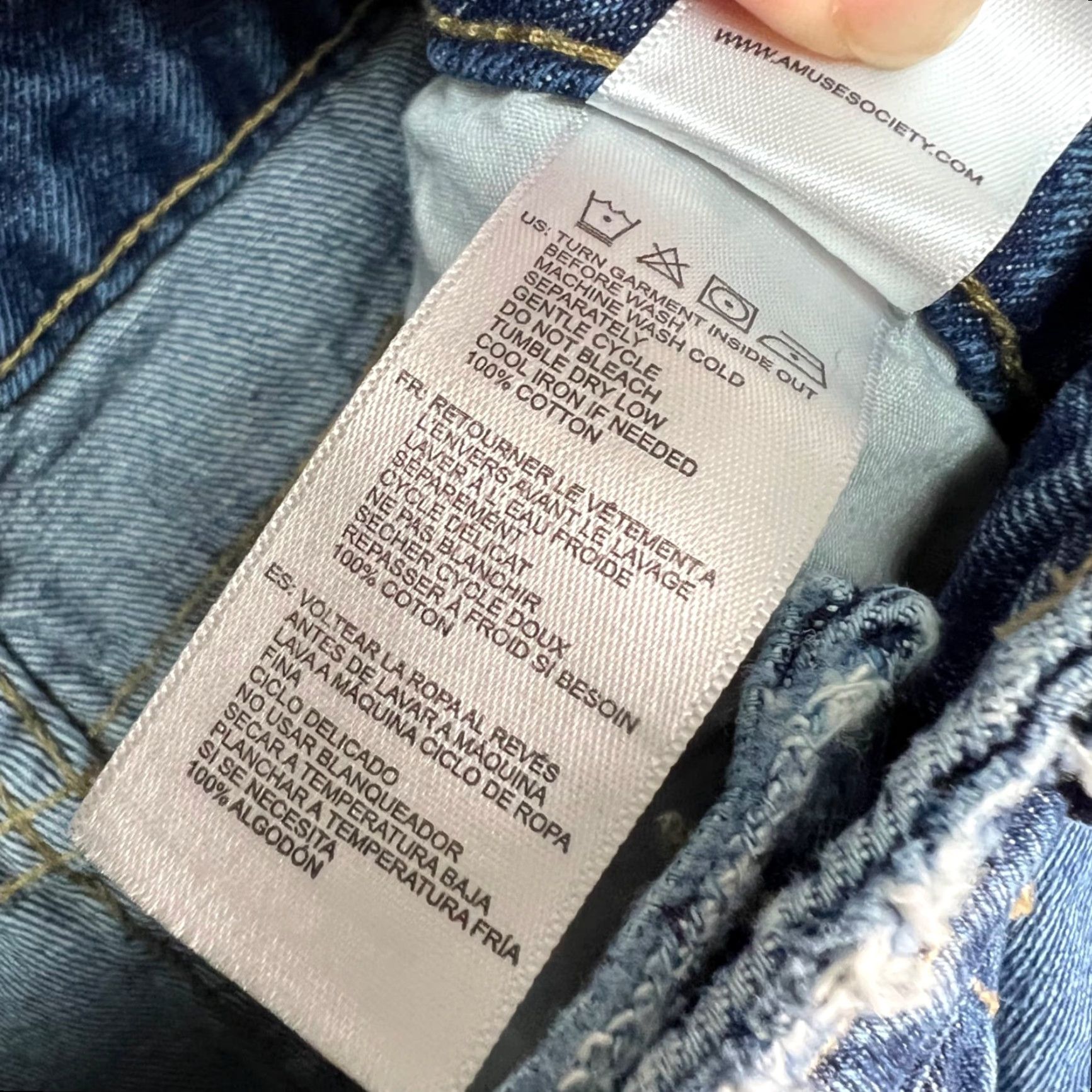 Vintage Amuse Society Womens Bermuda Shorts 25 Blue Distressed Denim Frayed Hem High Rise 5-Pocket Regular Fit Size 42" / US 20 - 4 Thumbnail