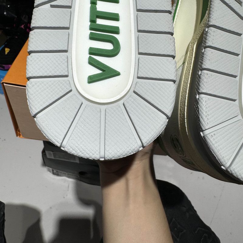 Louis Vuitton Louis Vuitton Retro Trainer Sneakers in White and Green -25 Size US 9 / EU 42 - 8 Thumbnail