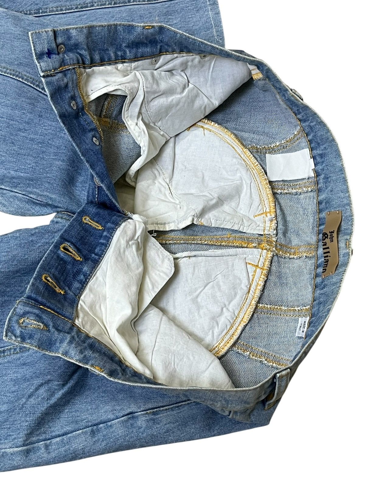 John Galliano JOHN GALLIANO MADE IN ITALY CURVE LEG JEANS Size US 31 - 10 Thumbnail