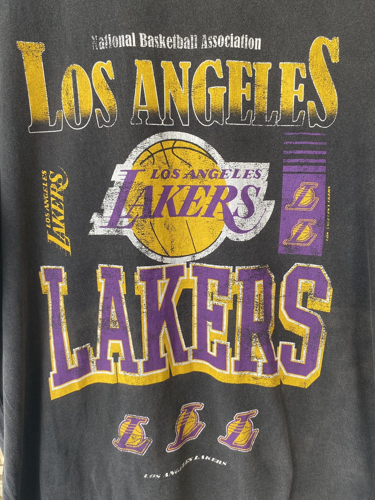 NBA 🔥 Crazy Rare Los Angeles Lakers NBA Faded Distressed Tee Size US XL / EU 56 / 4 - 4 Thumbnail