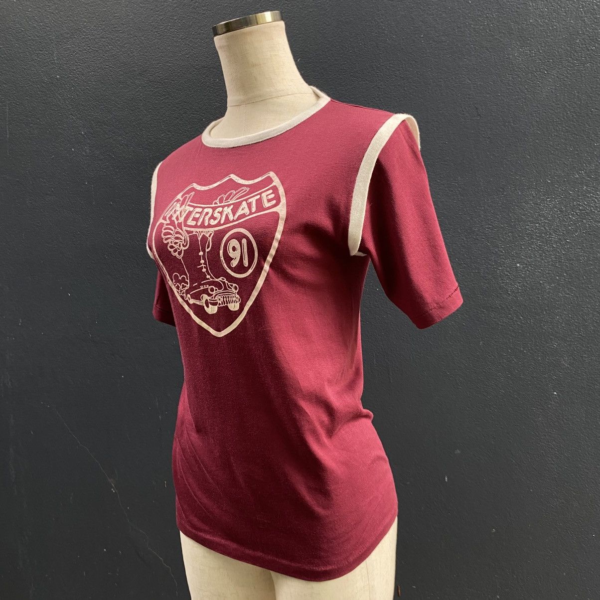 Vintage Medalisty Pride SULA Burgundy Interskate Graphic T-Shirt Size S / US 4 / IT 40 - 3 Thumbnail