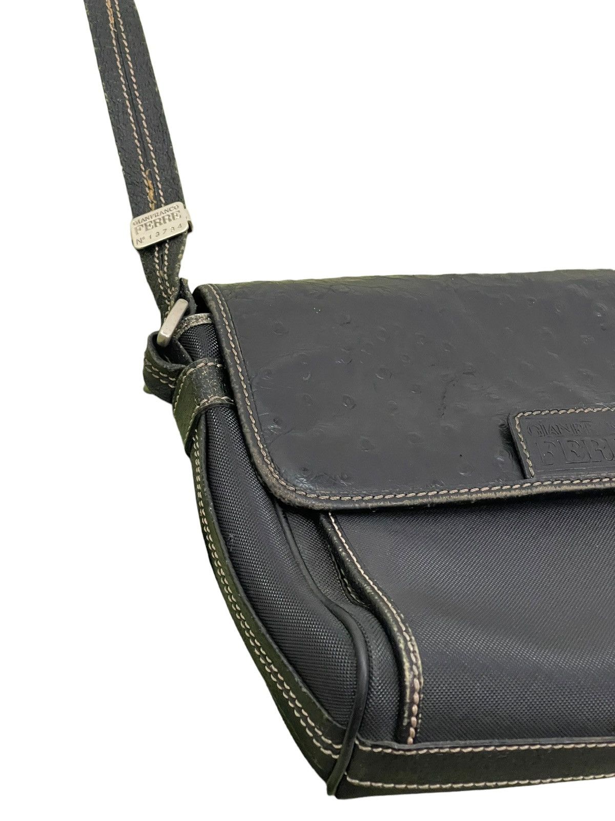 Gianfranco Ferre Cross Body Vtg Gianfranco Ferre Leather Sling Bag 2🟩 Size ONE SIZE - 6 Thumbnail