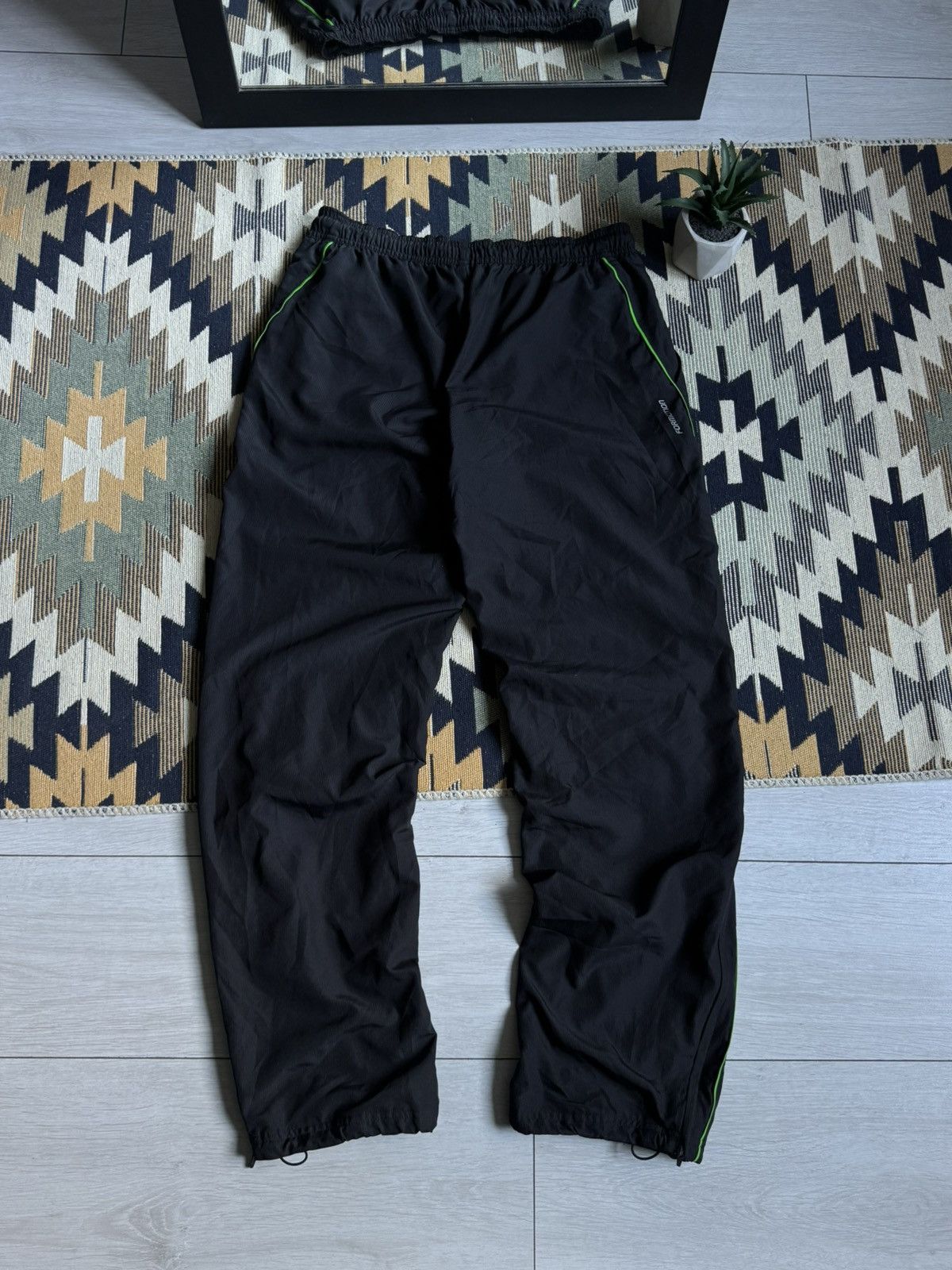 Adidas Vintage Adidas Nylon Logo Y2K Baggy Pants Size US 30 / EU 46 - 8 Thumbnail