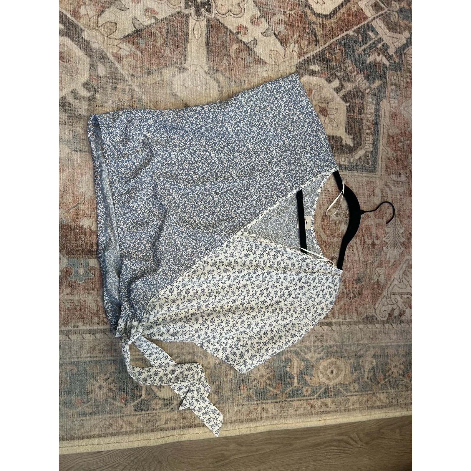 Anthropologie Paper Crane Dainty Floral Chiffon Blue Side Tie Top, Medium Size M / US 6-8 / IT 42-44 - 6 Thumbnail