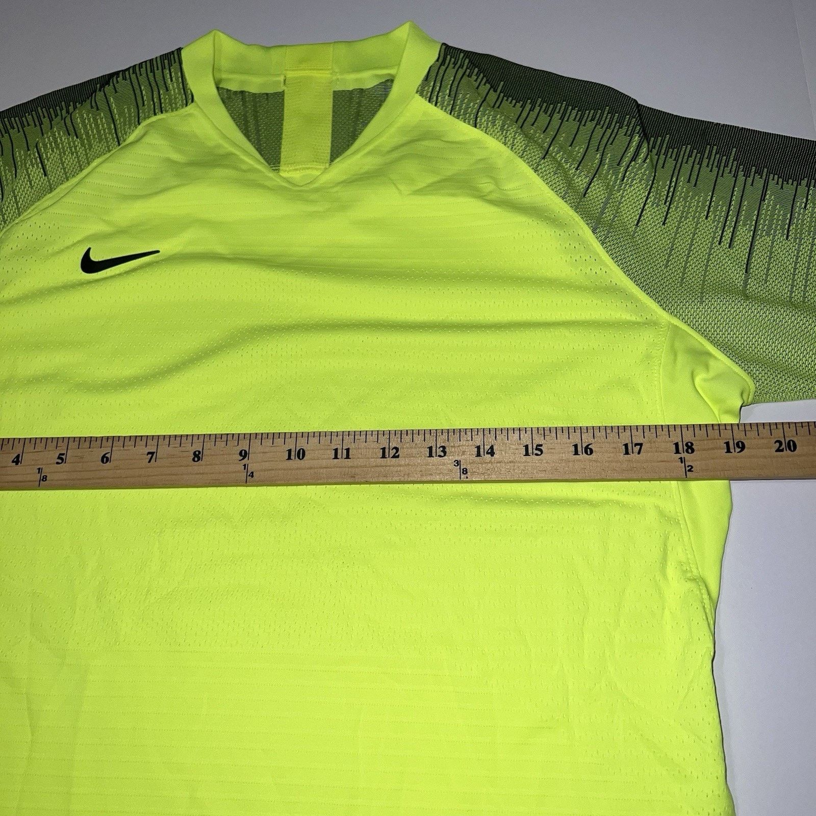 Nike Nike Vaporknit II Soccer Shirt Jersey Volt Large AQ2727-702 Size L / US 10 / IT 46 - 6 Thumbnail