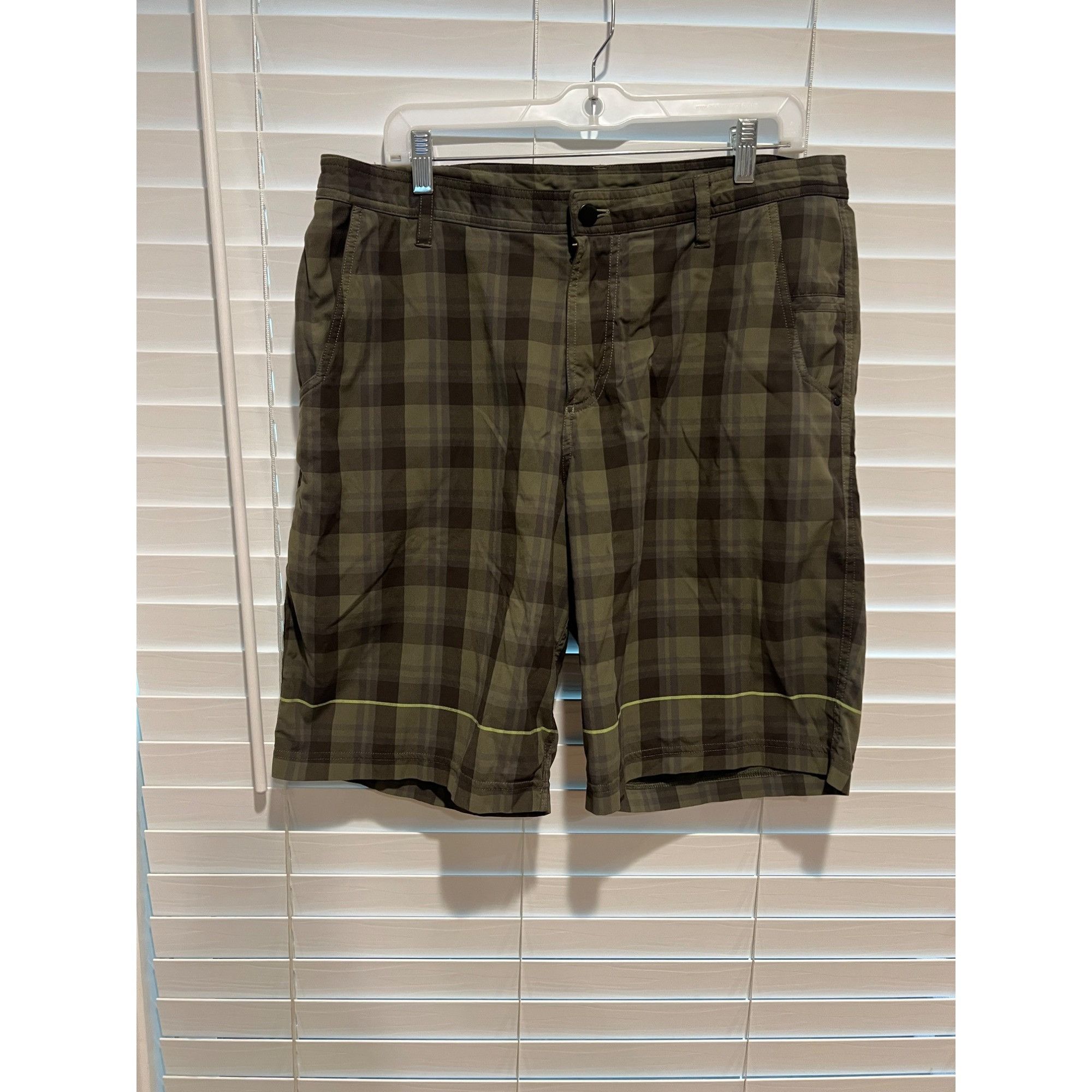 Lululemon Vintage Lululemon Mens Shorts - Size 38 Size US 38 / EU 54 - 1 Thumbnail