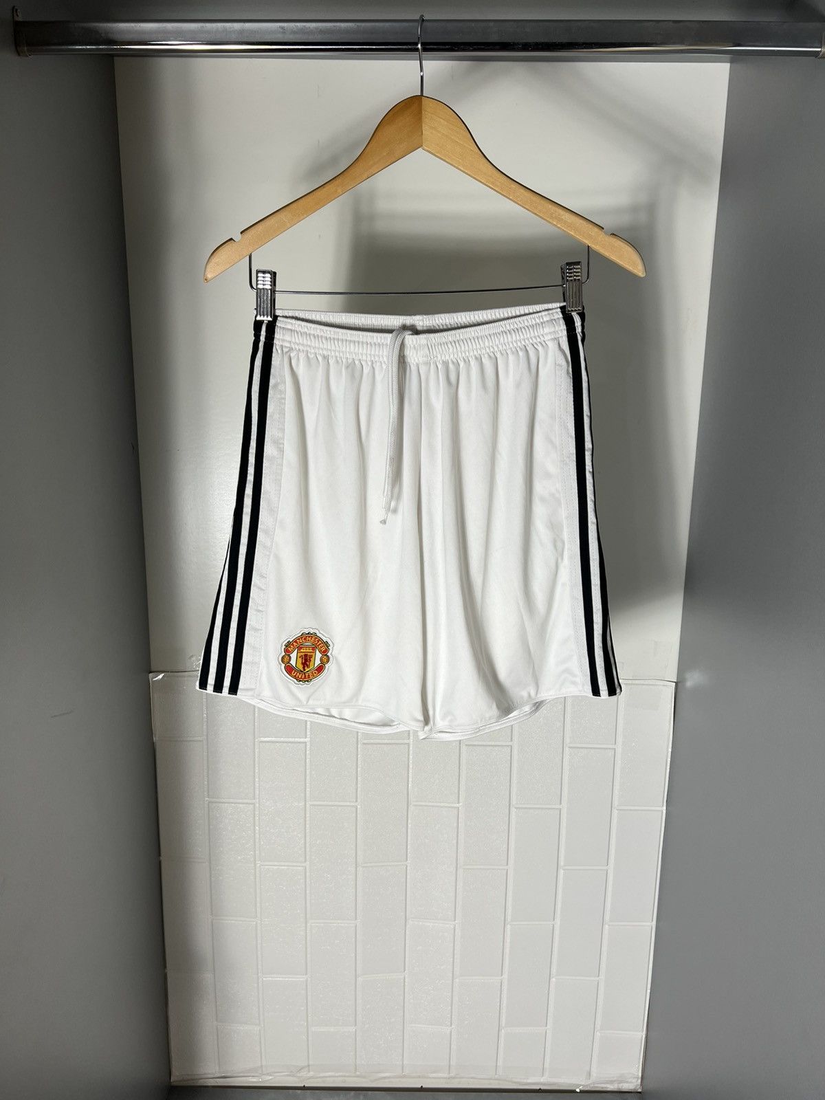 Vintage VERY RARE ADIDAS FC MANCHESTER UNITED ENGLAND SOCCER SHORTS Size US 32 / EU 48 - 1 Thumbnail