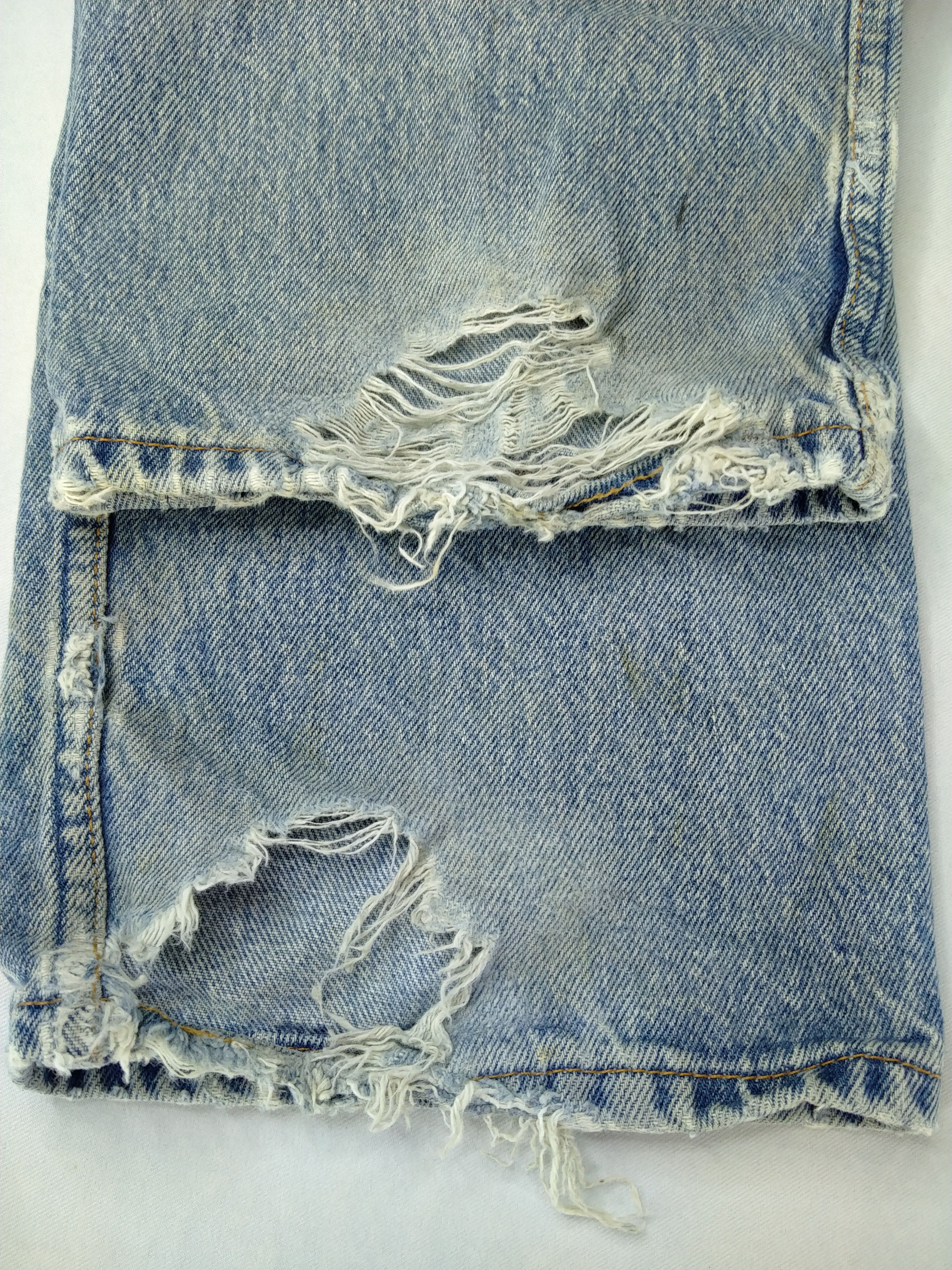 Levi's Light Wash Vintage Levi's 501 Distressed Denim 31x29.5 JN582 Size US 31 - 16 Thumbnail