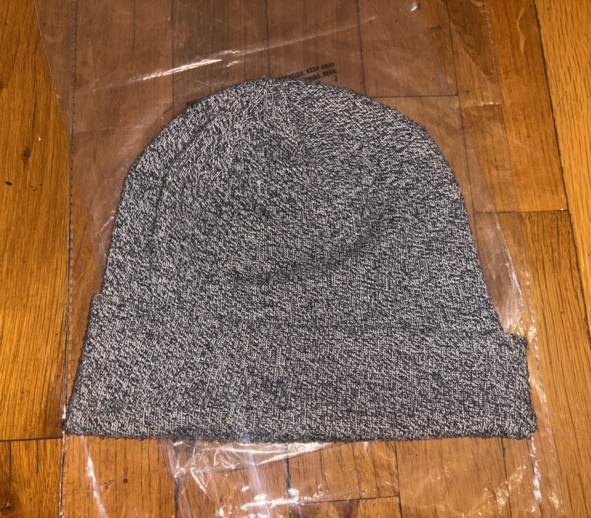 Asos Grey beanie hat Size ONE SIZE - 1 Thumbnail