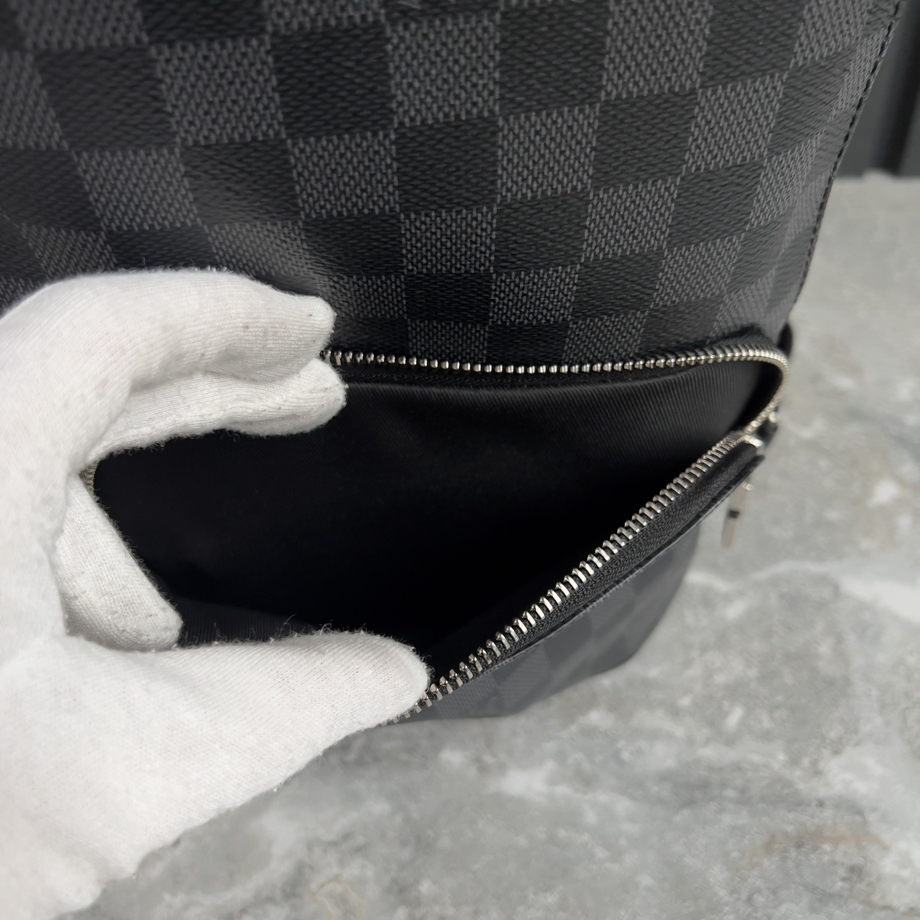Louis Vuitton Avenue Damier Graphite Canvas Slingbag Bag Size ONE SIZE - 11 Thumbnail