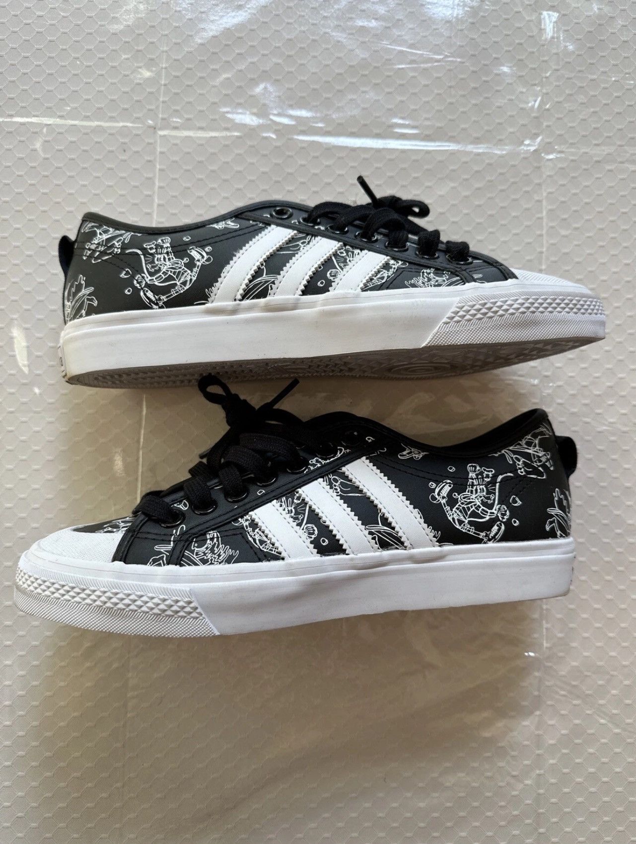 Adidas × Disney Adidas x Disney Nizaa Men's Size 7 Goofy Sneaker Size US 7 / EU 40 - 2 Thumbnail
