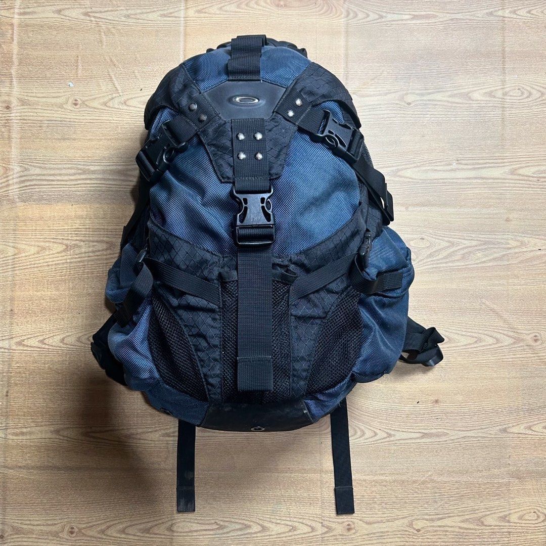 Oakley × Vintage 🔥NEED GONE🔥 Vintage Oakley Gorpcore Black Alien Design Size ONE SIZE - 1 Thumbnail