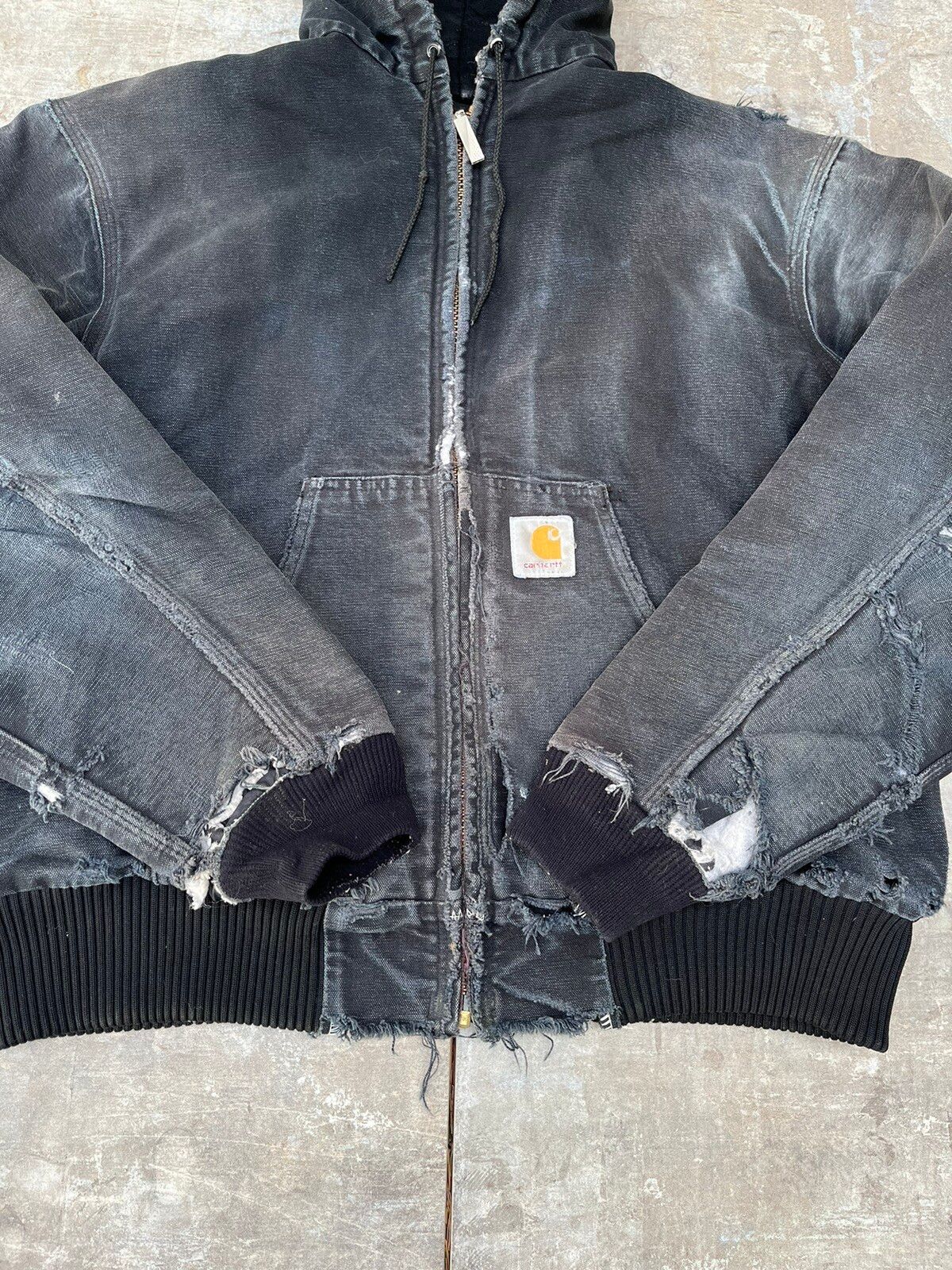 Vintage Vintage 90s Faded Black Carhartt Work Jacket Size US L / EU 52-54 / 3 - 2 Preview