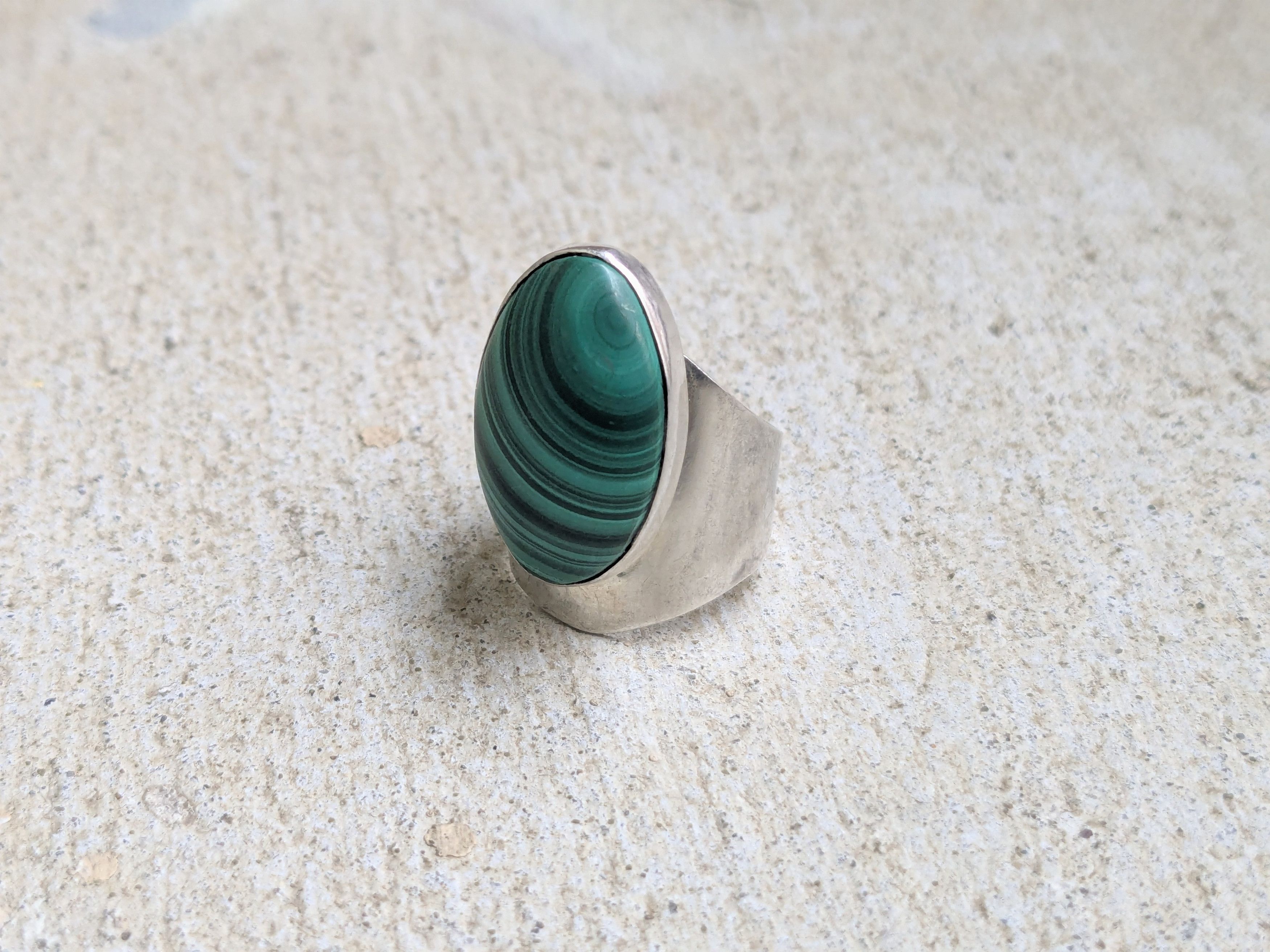 Jewelry Vintage Sterling Silver Ring Green Malachite Modern Abstract Size ONE SIZE - 2 Thumbnail