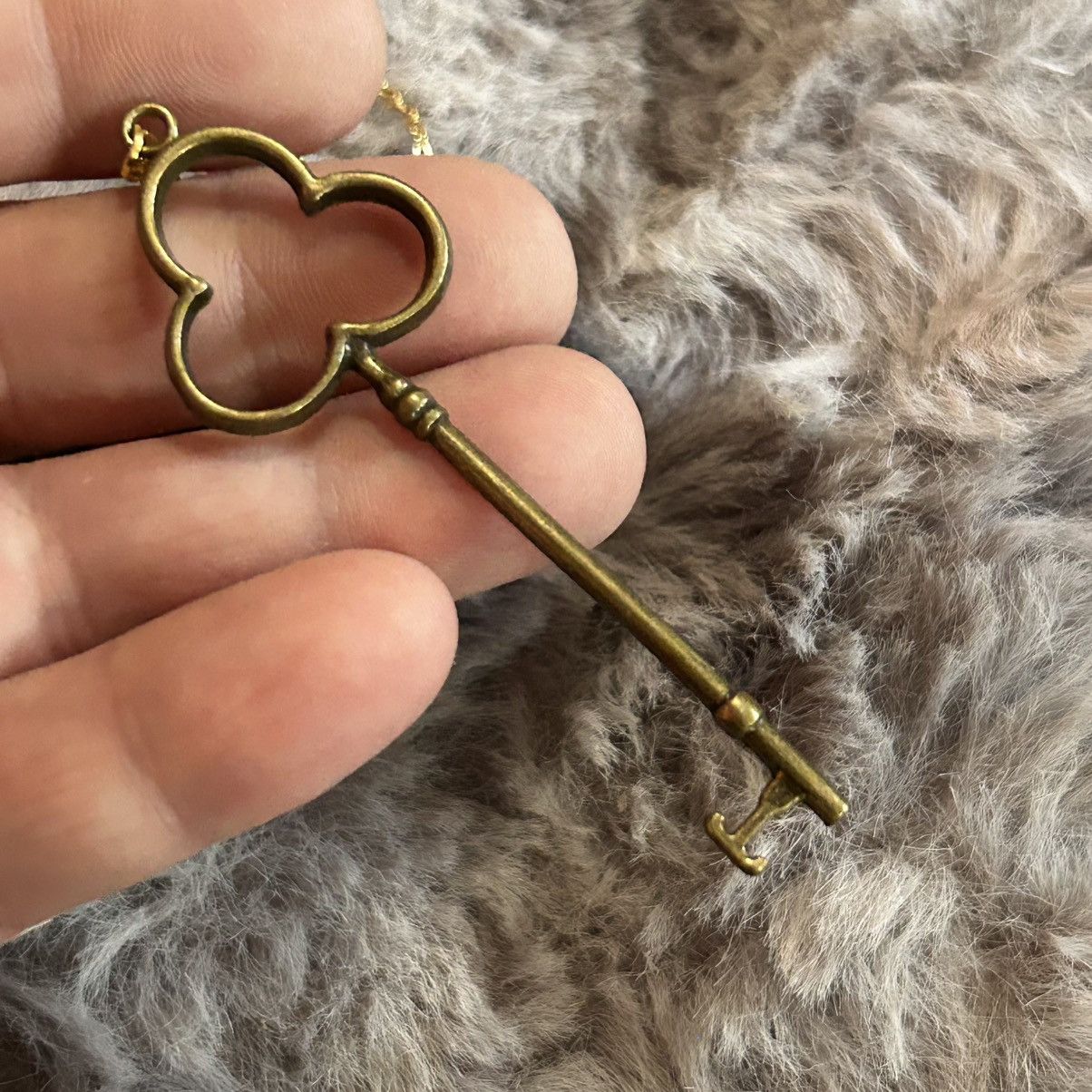 Vintage Vintage brass skeleton key on chain necklace Size ONE SIZE - 8 Thumbnail