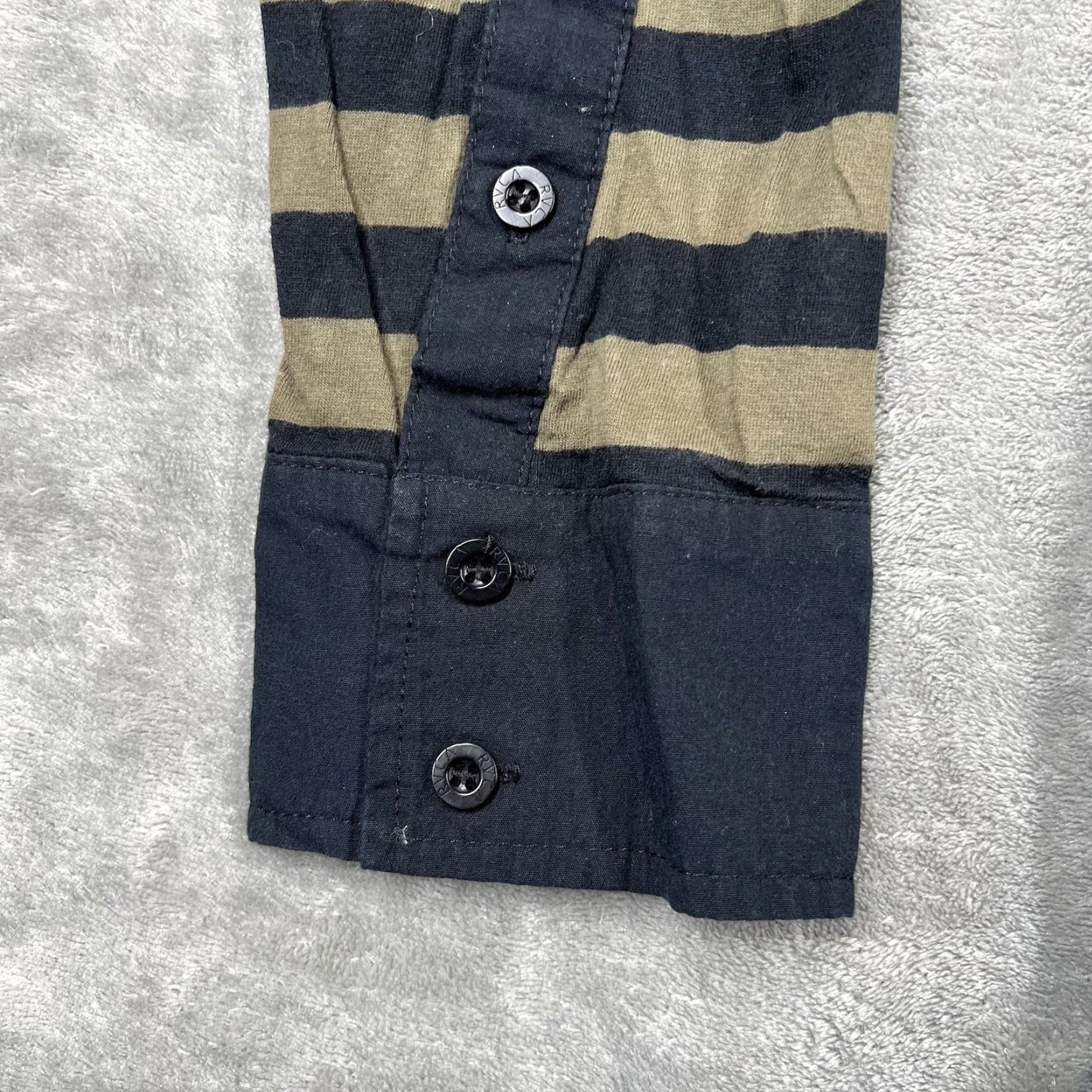RVCA RVCA Men's XL Long Sleeve Polo Shirt Striped Olive Green Black 5 Button Size US XL / EU 56 / 4 - 4 Thumbnail