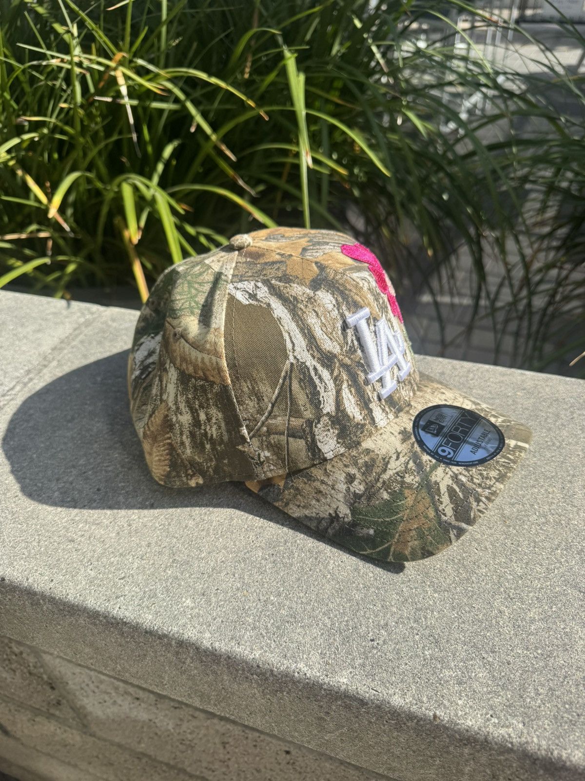 Other Real tree snap back with hand, embroidered flower Size ONE SIZE - 2 Thumbnail