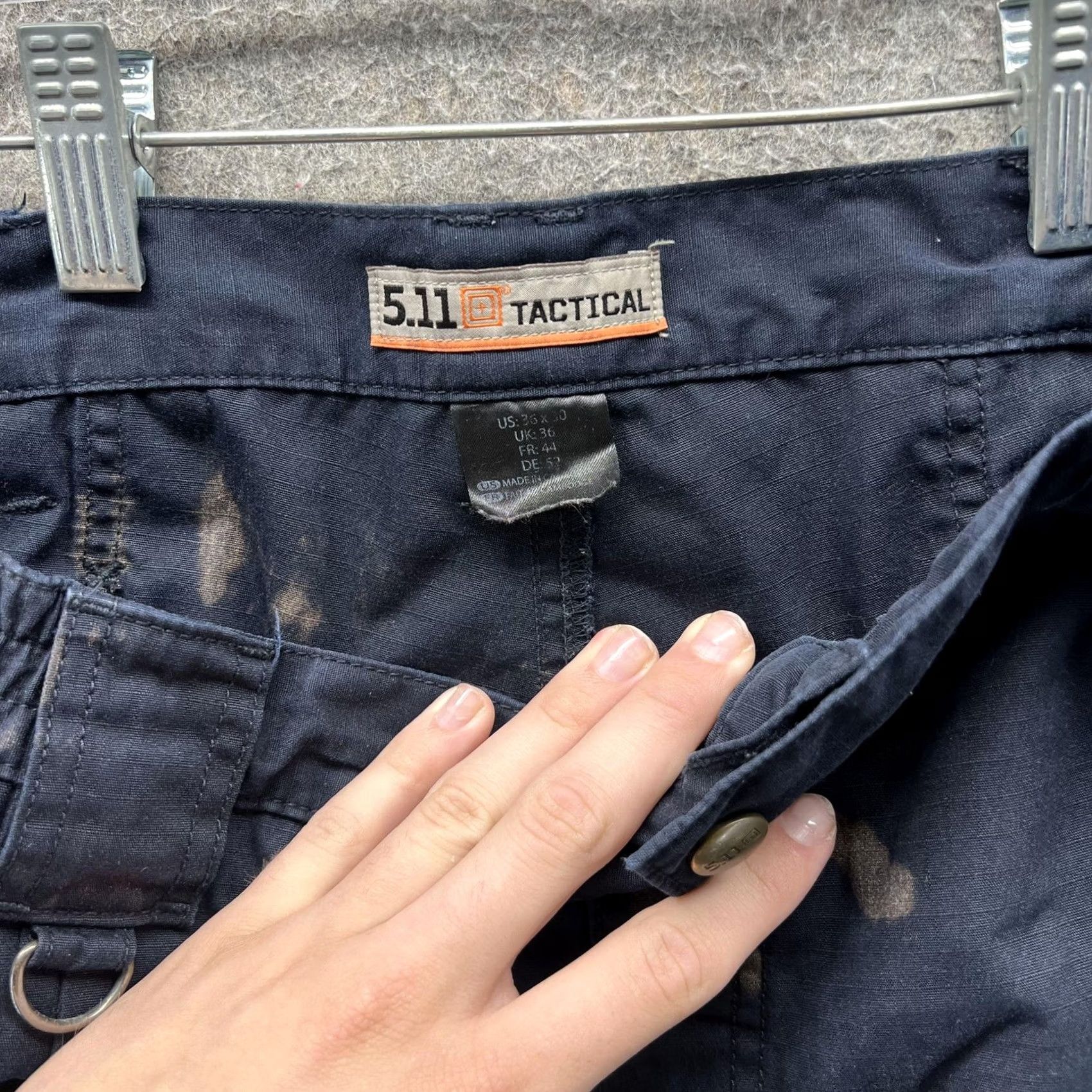 Vintage 5.11 Tactical Pants Mens 36x30 Black Cargo Ripstop Workwear Bleach Stained Mens 5.11 Cargo Pants Black Ripstop Workwear Bleach Stained Size US 36 / EU 52 - 5 Thumbnail