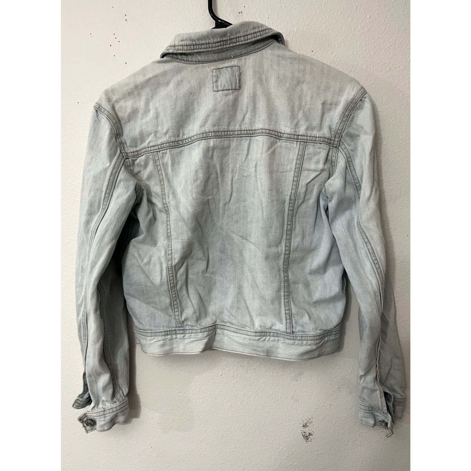 American Eagle Outfitters American Eagle Outfitters Denim Jacket Faded Distressed Cotton Blue XS Womens Jacket Short Sleeve Button Closure Regular Size XS Size XS / US 0-2 / IT 36-38 - 2 Thumbnail