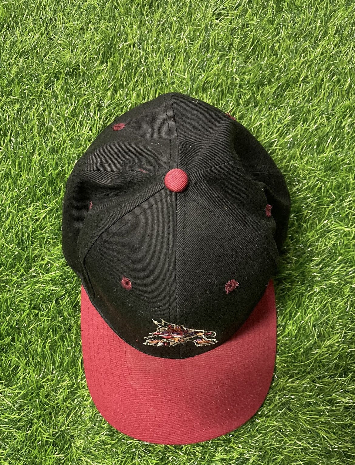 NHL × Vintage Vintage Arizona Coyotes NHL Logo 7 SnapBack Hat Size ONE SIZE - 3 Thumbnail